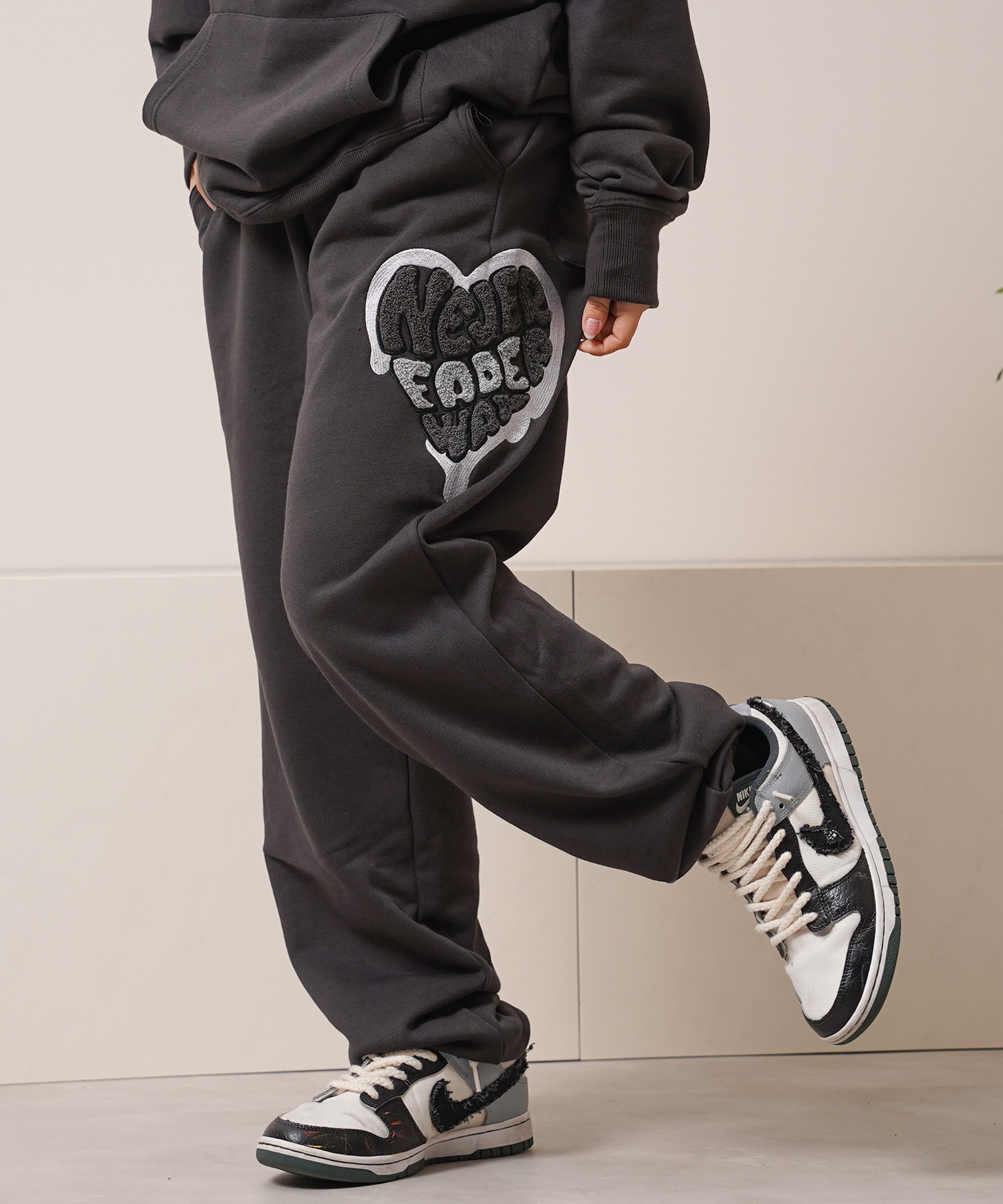 ハート サガラ刺繍 スウェットパンツ【セットアップ 可能】/ Heart Sagara Embroidery Sweatpants