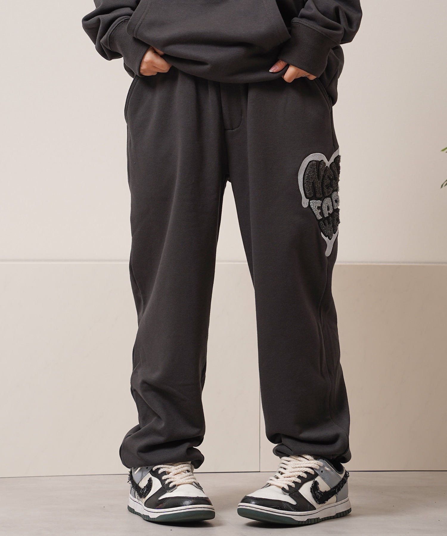 ハート サガラ刺繍 スウェットパンツ【セットアップ 可能】/ Heart Sagara Embroidery Sweatpants