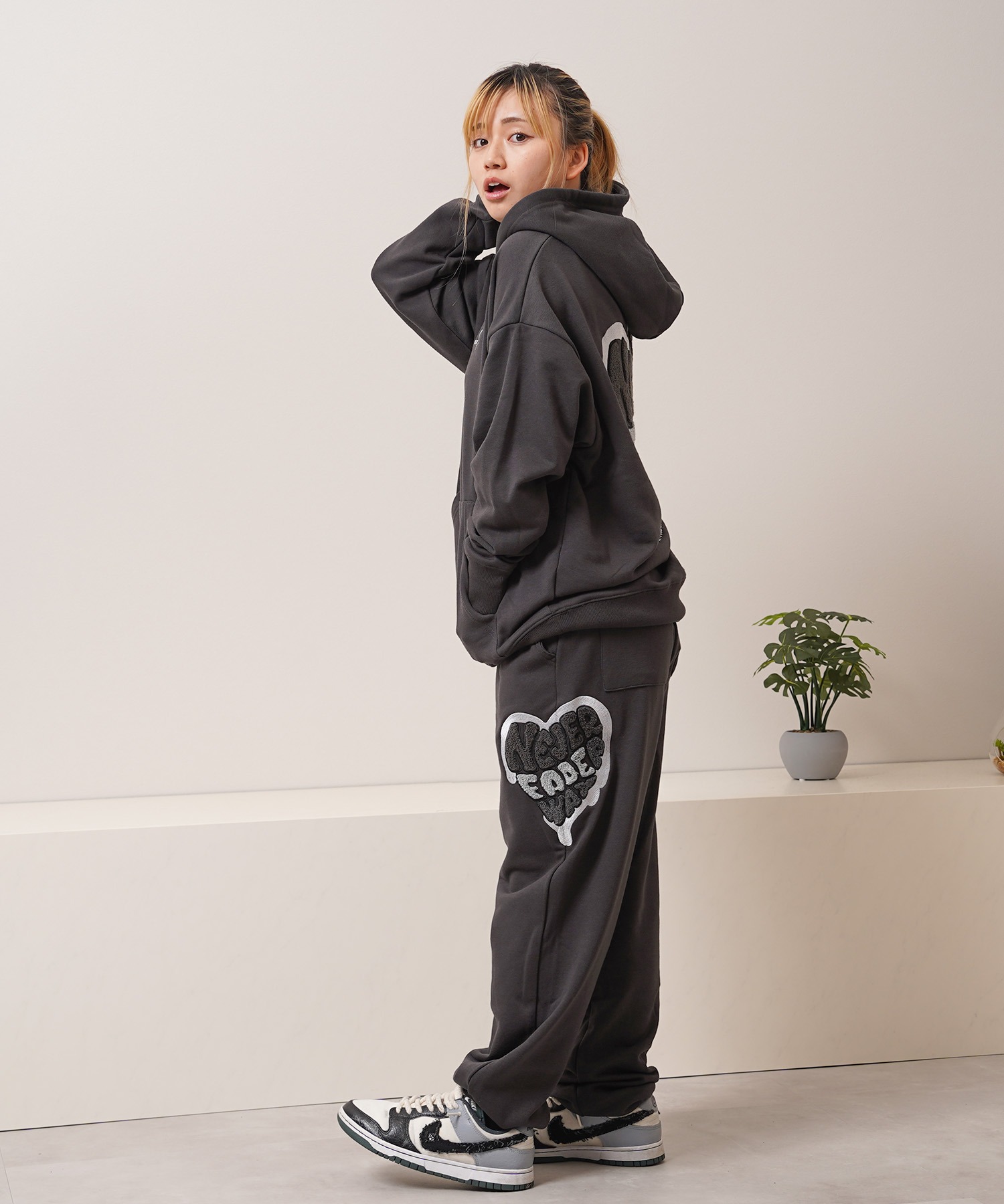 ハート サガラ刺繍 スウェットパンツ【セットアップ 可能】/ Heart Sagara Embroidery Sweatpants
