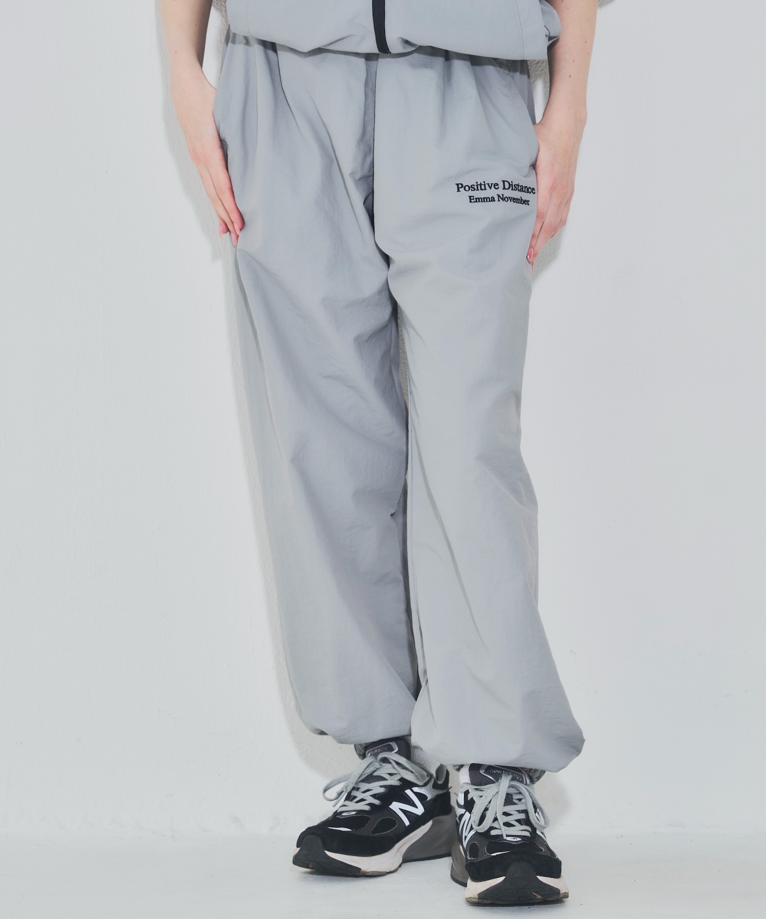 Embroidery ナイロンパンツ