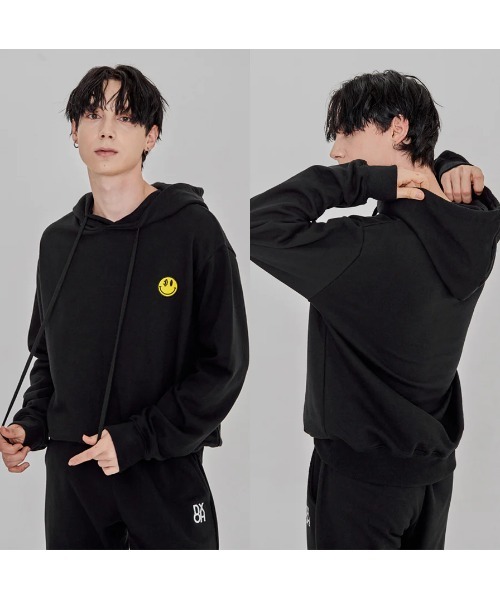 ★DXOH★SMILE EMBROIDER HOODIE [BLACK]★正規品/韓国直送料込 ☆DXOH☆DXOH SMILE PATCH HOODIE BLACK☆正規品/韓国直送料込