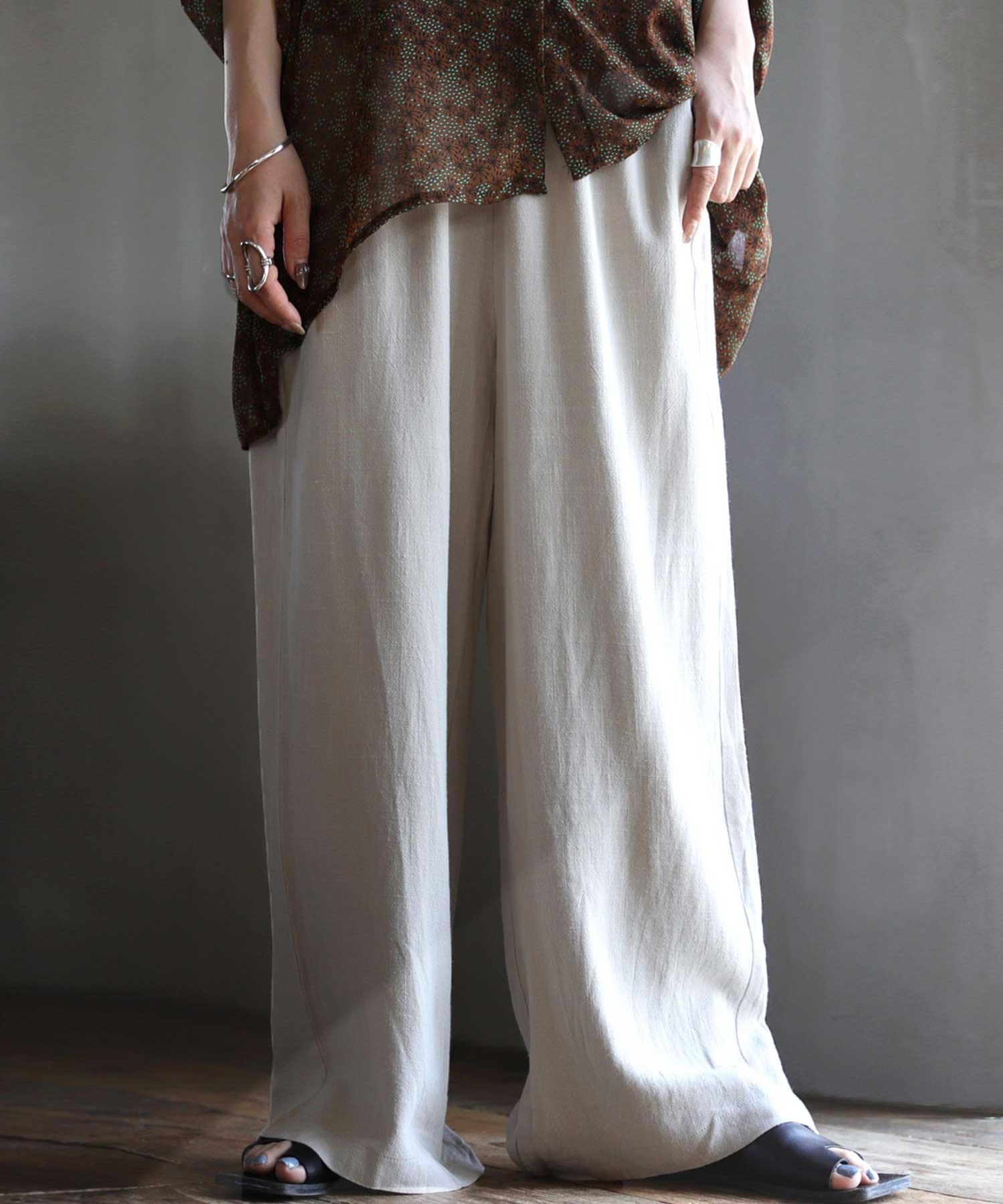 パンツ 大人の定番ワイドパンツは素材と風合いに拘って