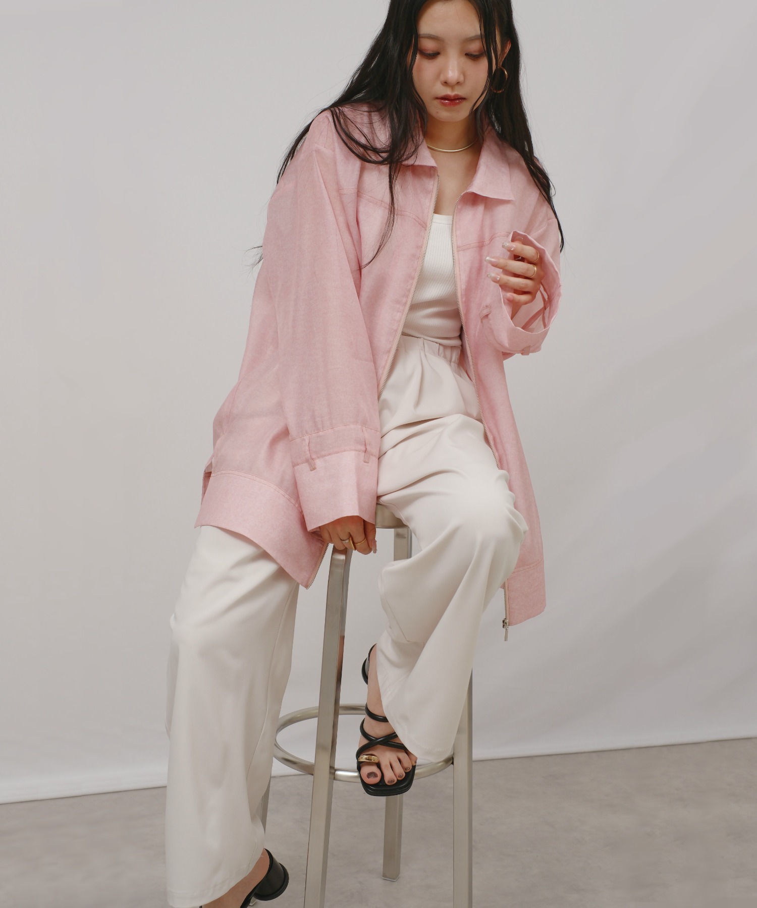 uju.m ！2点ヘムフラワーブラウス ピンク、デニムパールボタンシャツ シアーデニムシャツJK Palm Riche│Eimee Law & LHELBIE 公式