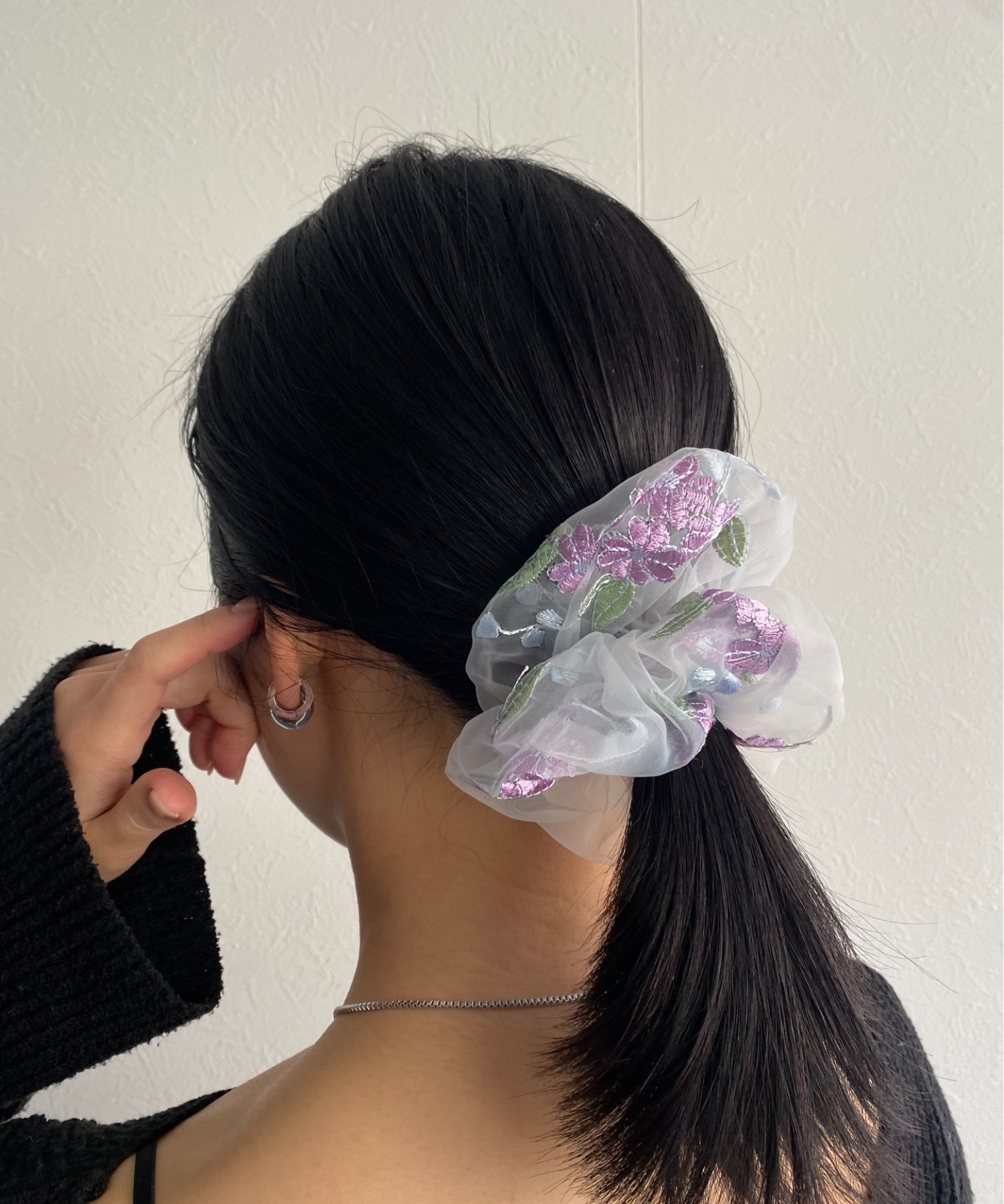 パープル：オーガンジー素材に刺繍が入ったタイプです