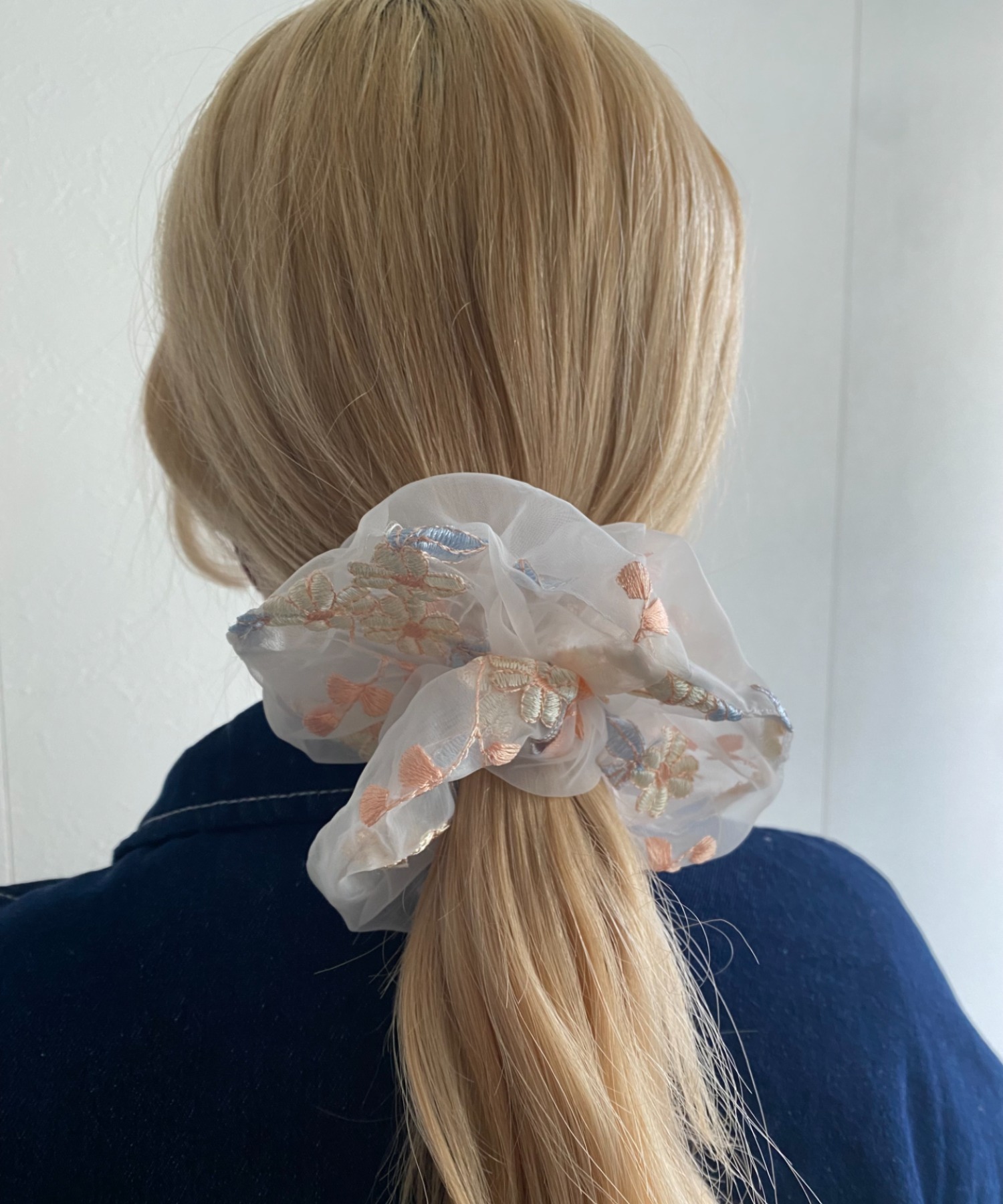 オレンジ：オーガンジー素材に刺繍が入ったタイプです
