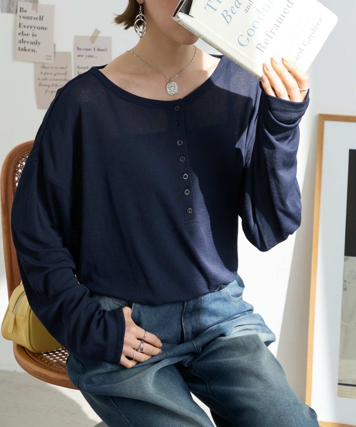 未使用に近い✨エターナリーブレイズ 現行モデル 変形シアーパッチカットソー anyway.シリーズ】フローティ シアー ヘンリーネック 2WAYトップス