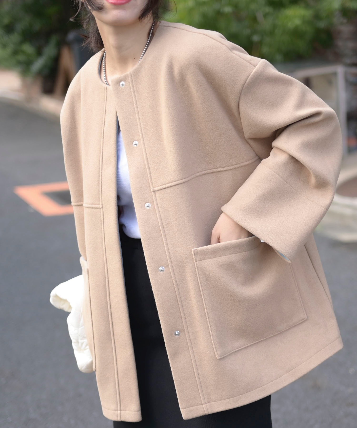 ベージュ