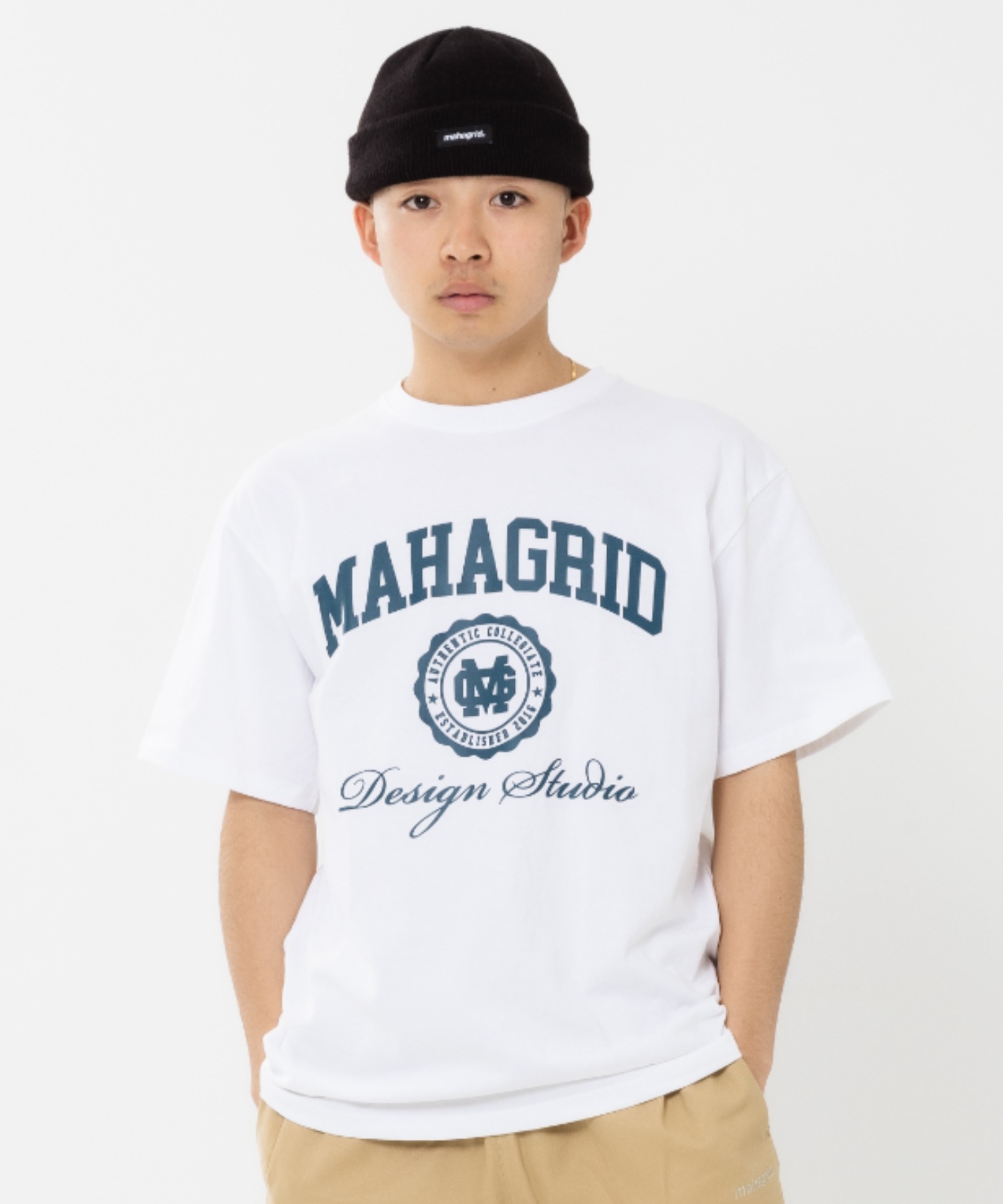 A'GEM/9 × .kom『mahagrid/マハグリッド』AUTHENTIC LOGO TEE