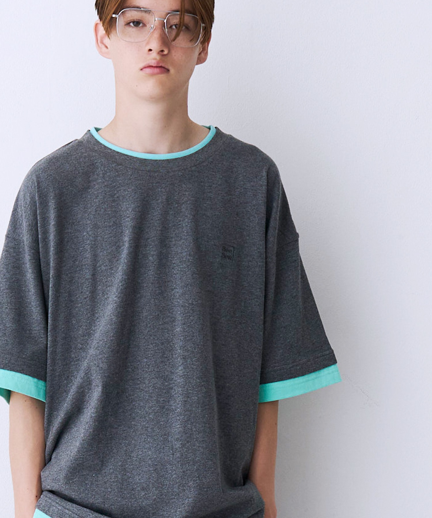 UNISEX FAKE LAYERED LOGO футболка — имитация многослойного логотипа