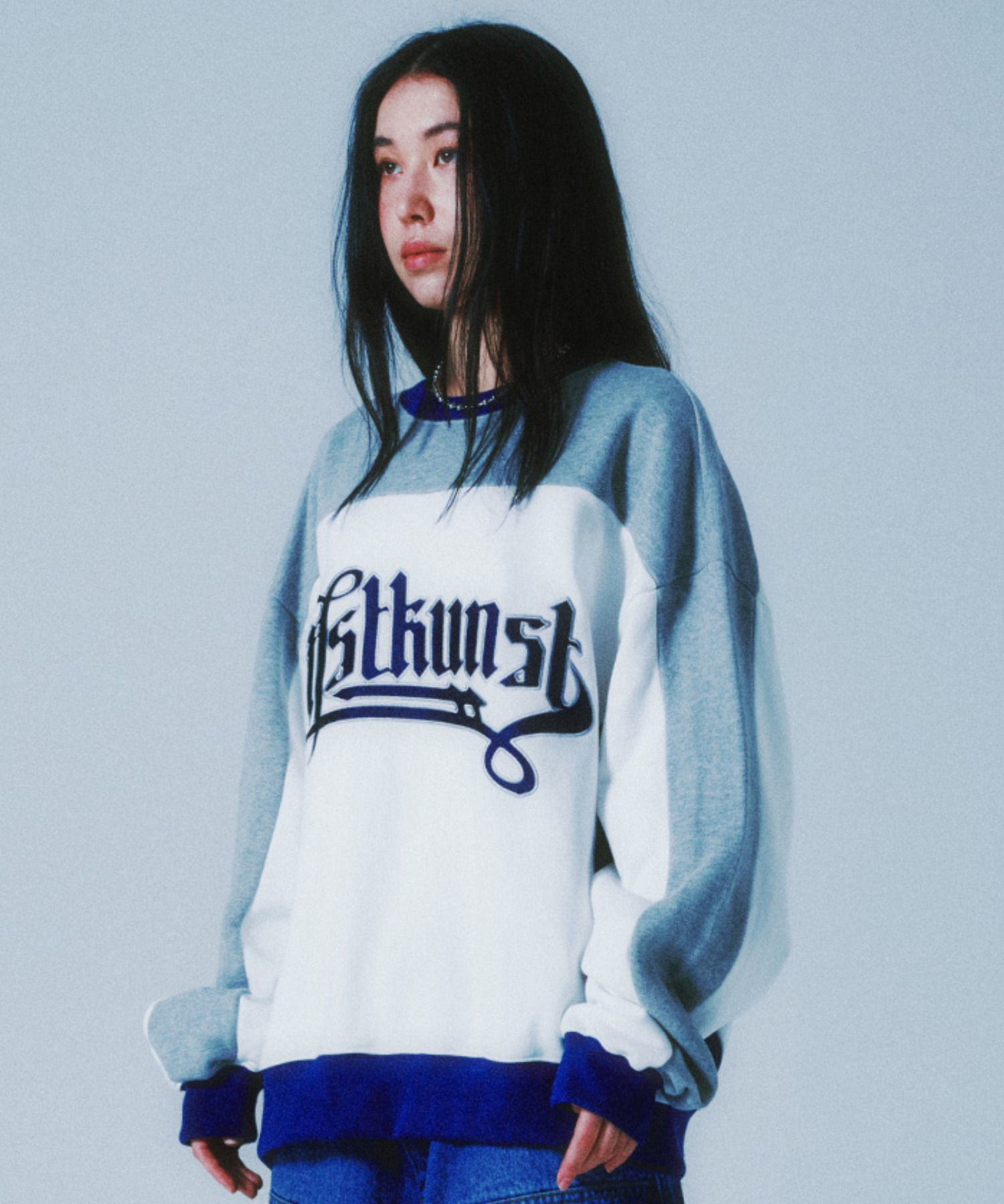 A'GEM/9 × .kom『ISTKUNST/イストクンスト』 SPORTY LINE LOGO