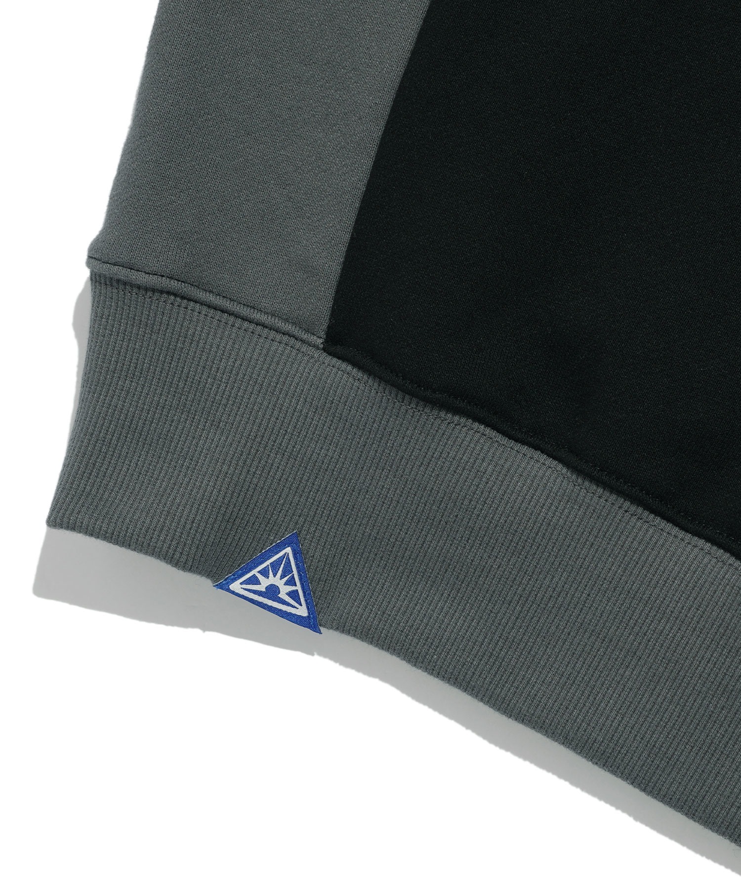 A'GEM/9 × .kom『ISTKUNST/イストクンスト』 SPORTY LINE LOGO