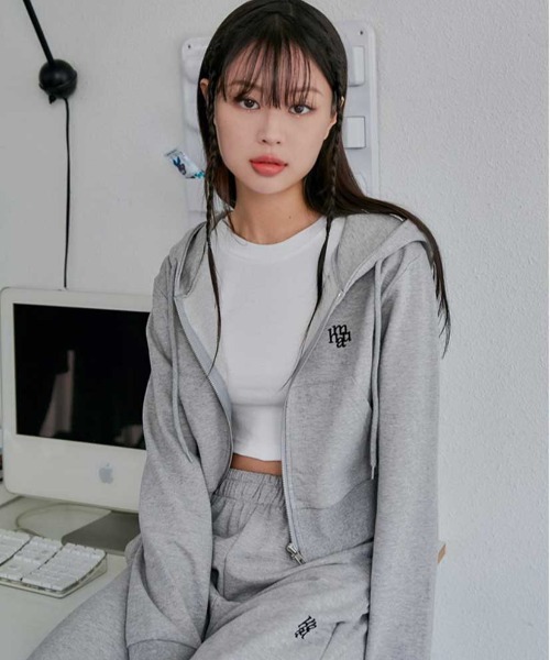 A'GEM/9 × .kom『muah muah/ムーアムーア』 LOGO POINT TRAINING CROP