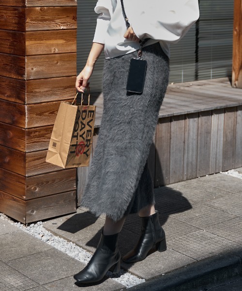 ダークグレー