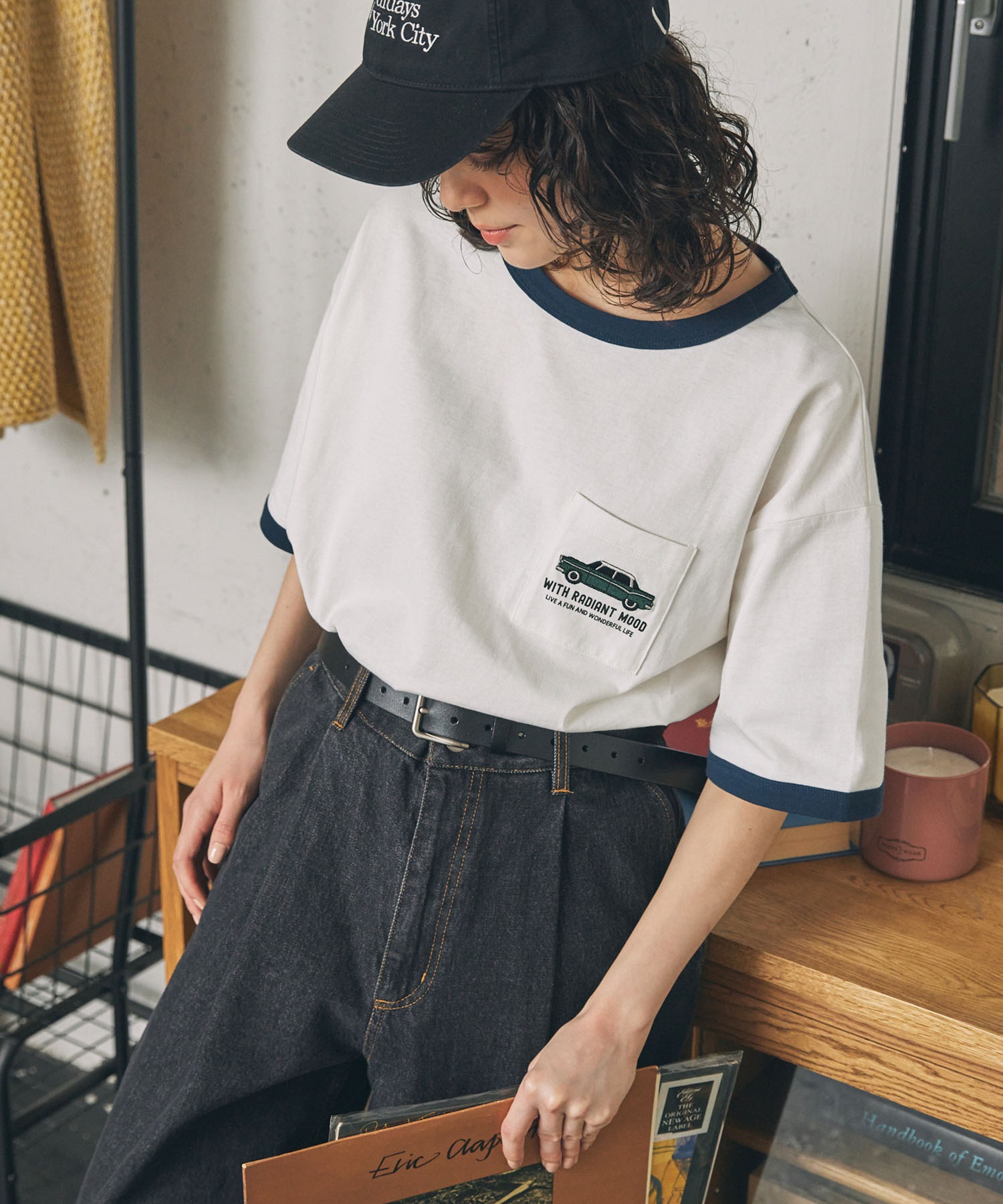 マ*ド様 新品　未使用　グリッター　刺繍 ホワイト 半袖Tシャツ CAR刺繍 ポケット付き リンガー 半袖Tシャツ MONO-MART LADY'S
