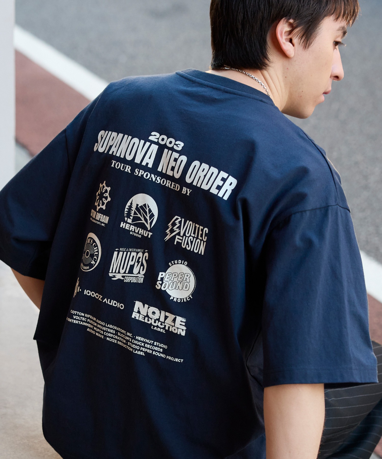 ツアーグラフィックデザイン ルーズ半袖Tシャツ MONO-MART│MONO-MART