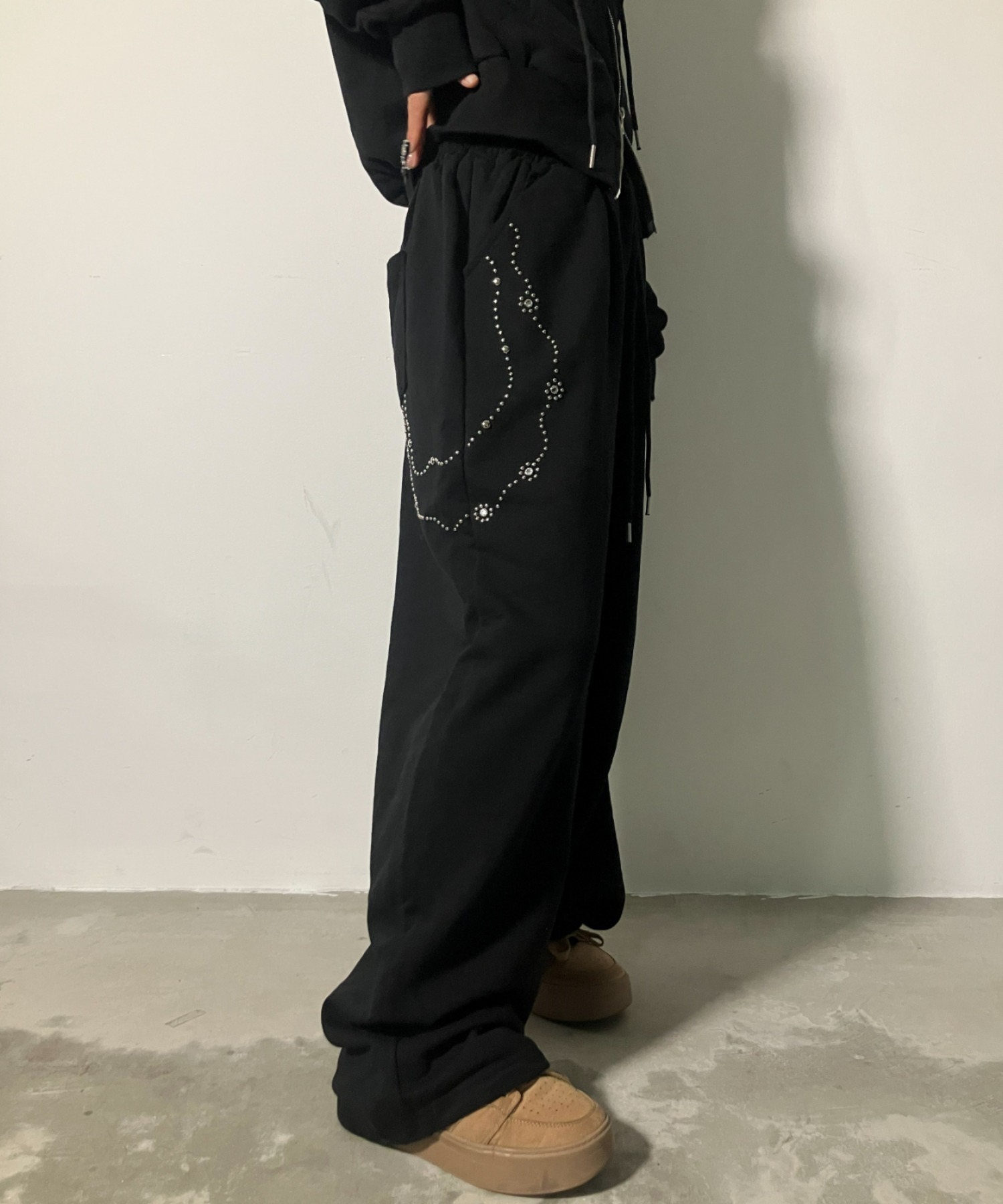 A'GEM/9 × .kom 『.KOM/ドットケーオーエム』Sparkle Line Sweat Pants