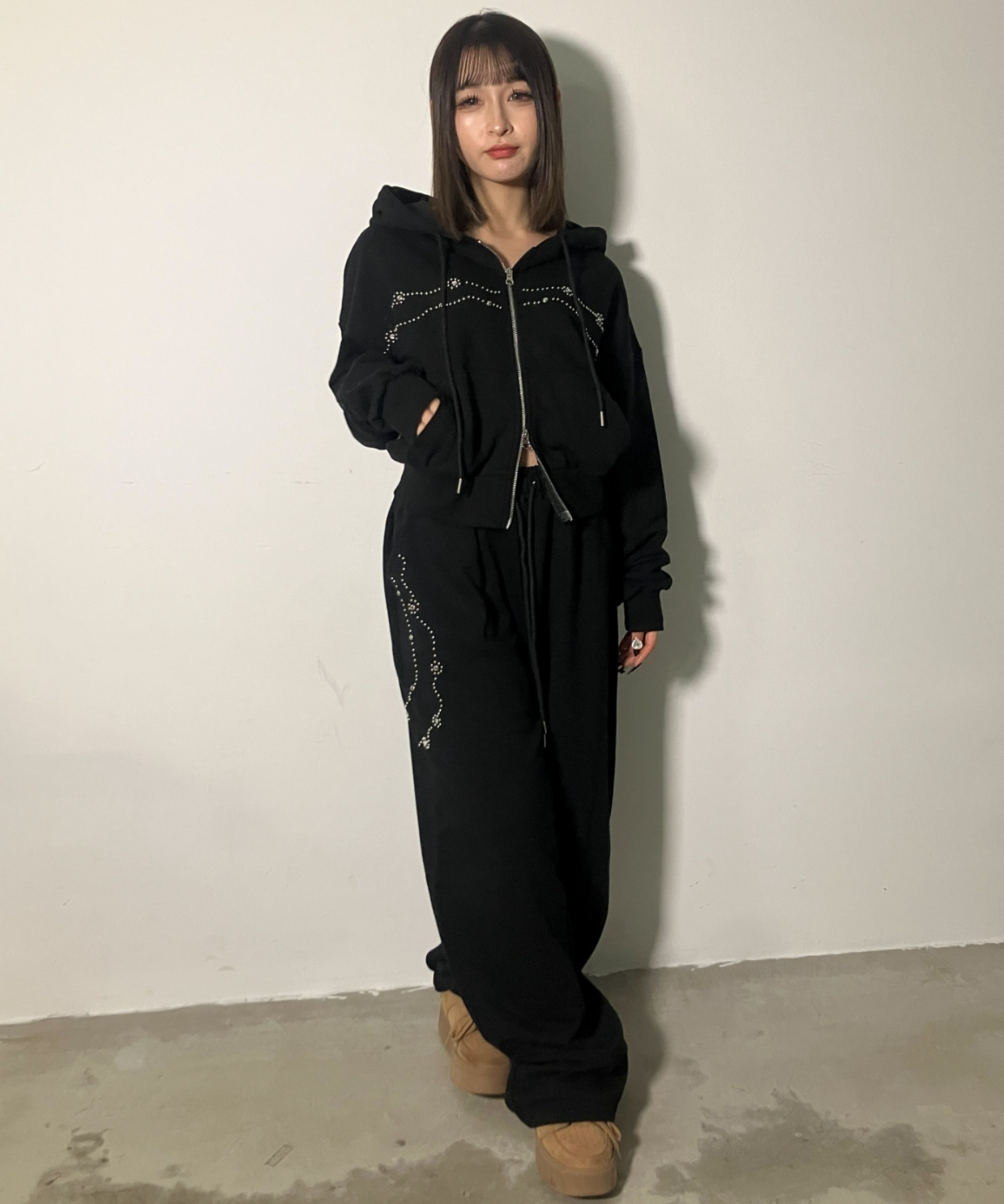 A'GEM/9 × .kom 『.KOM/ドットケーオーエム』Sparkle Line Sweat Pants