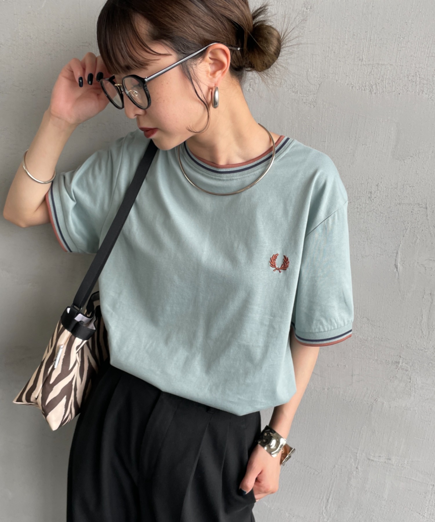 FRED PERRY ツインティップラインワンポイント刺繍ロゴTシャツ FRED