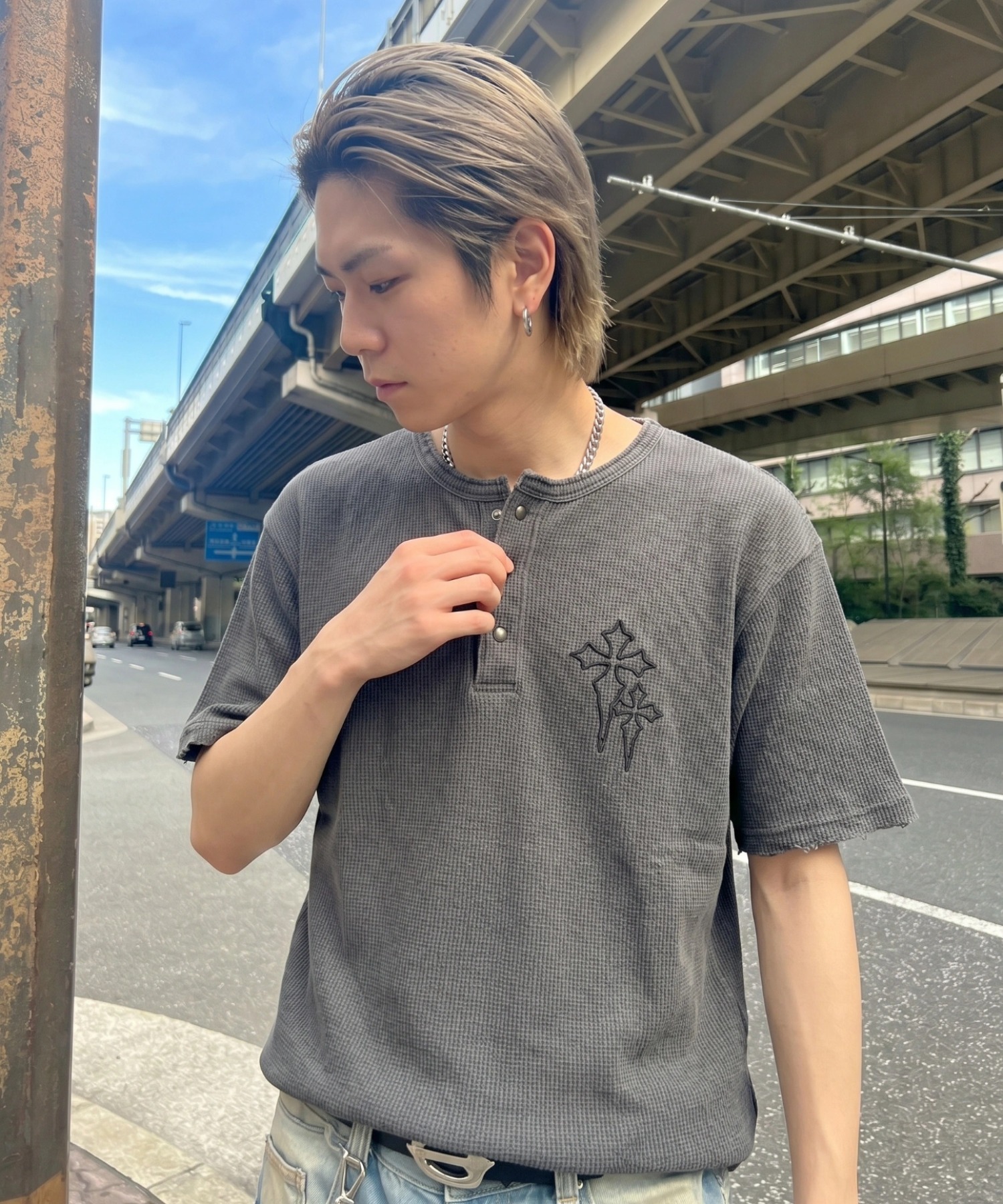 A'GEM/9 × .kom 『FREEDEE/フリーディー』クロス刺繍ヘンリーネック A'GEM/9 × .kom 『FREEDEE/フリーディー』クロス刺繍ヘンリーネック