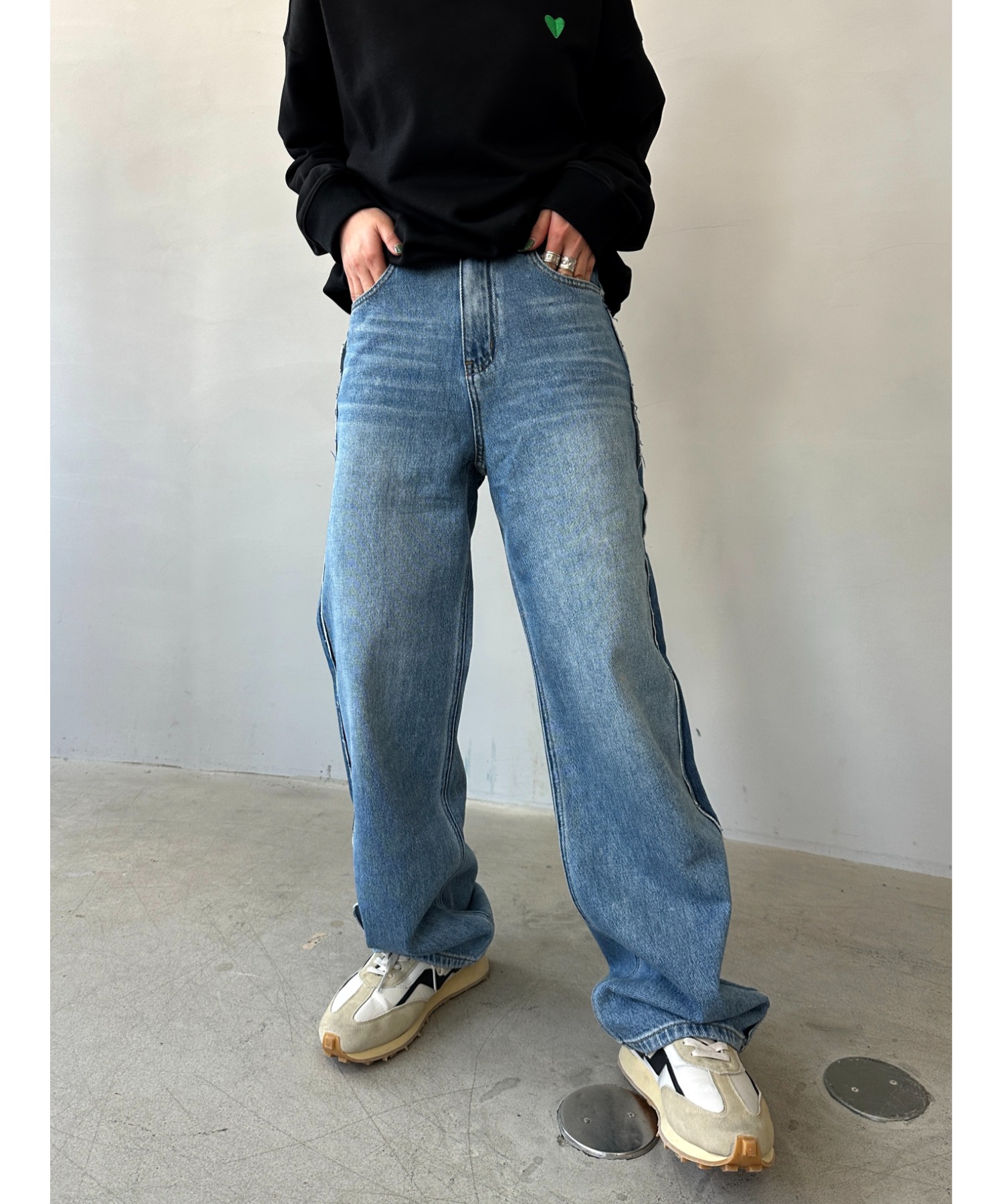 キャンペーンもお見逃しなく FANOSTUDIOS VERSATILE OLD WASHED JEANS