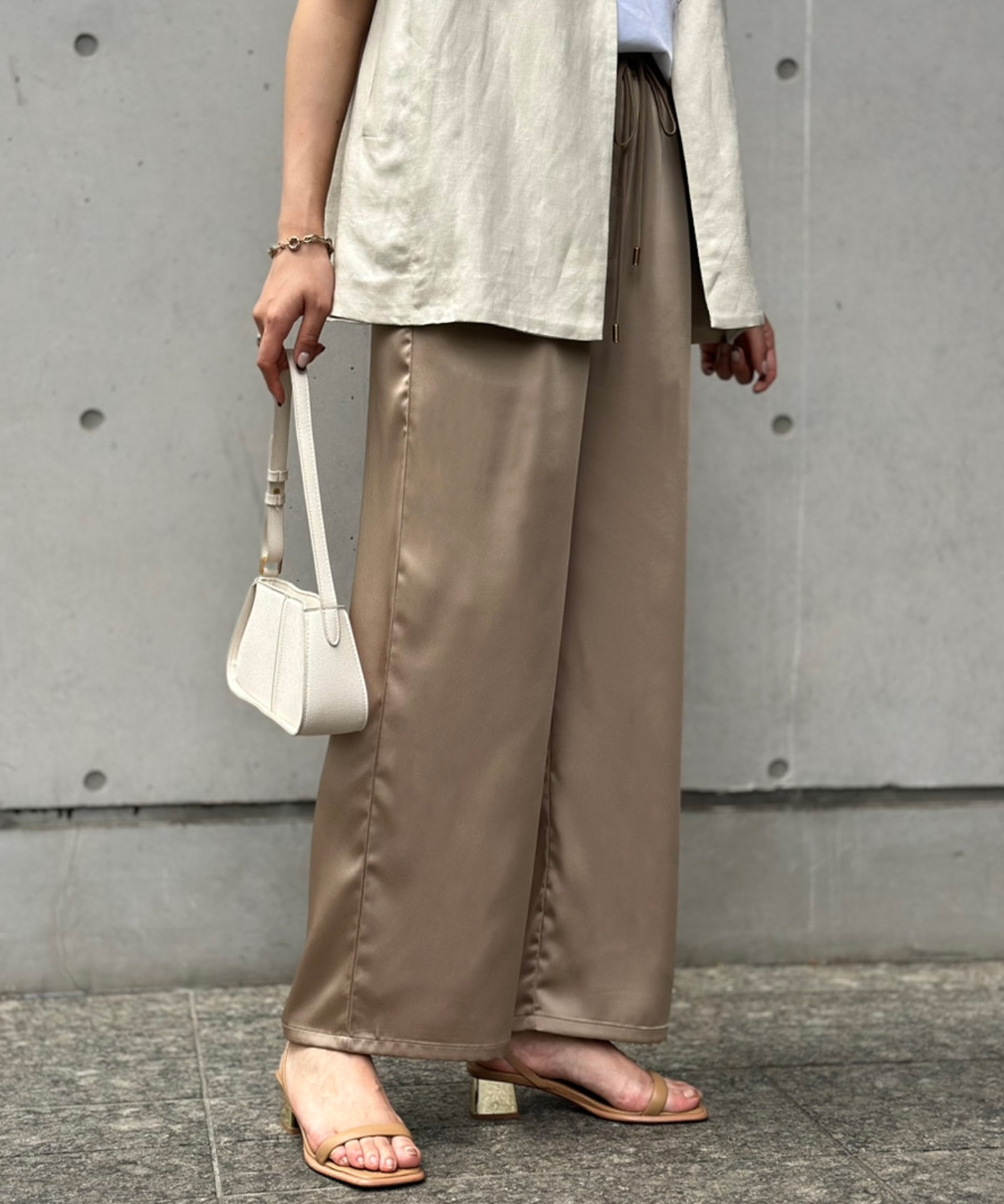 ストレッチサテンタックワイドイージーパンツ Emma Taylor│STYLEDOOR