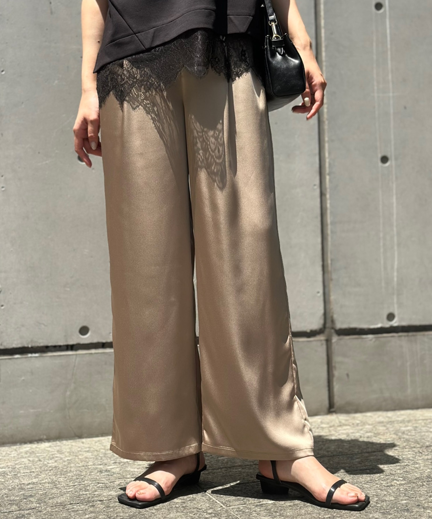 ストレッチサテンタックワイドイージーパンツ Emma Taylor│STYLEDOOR