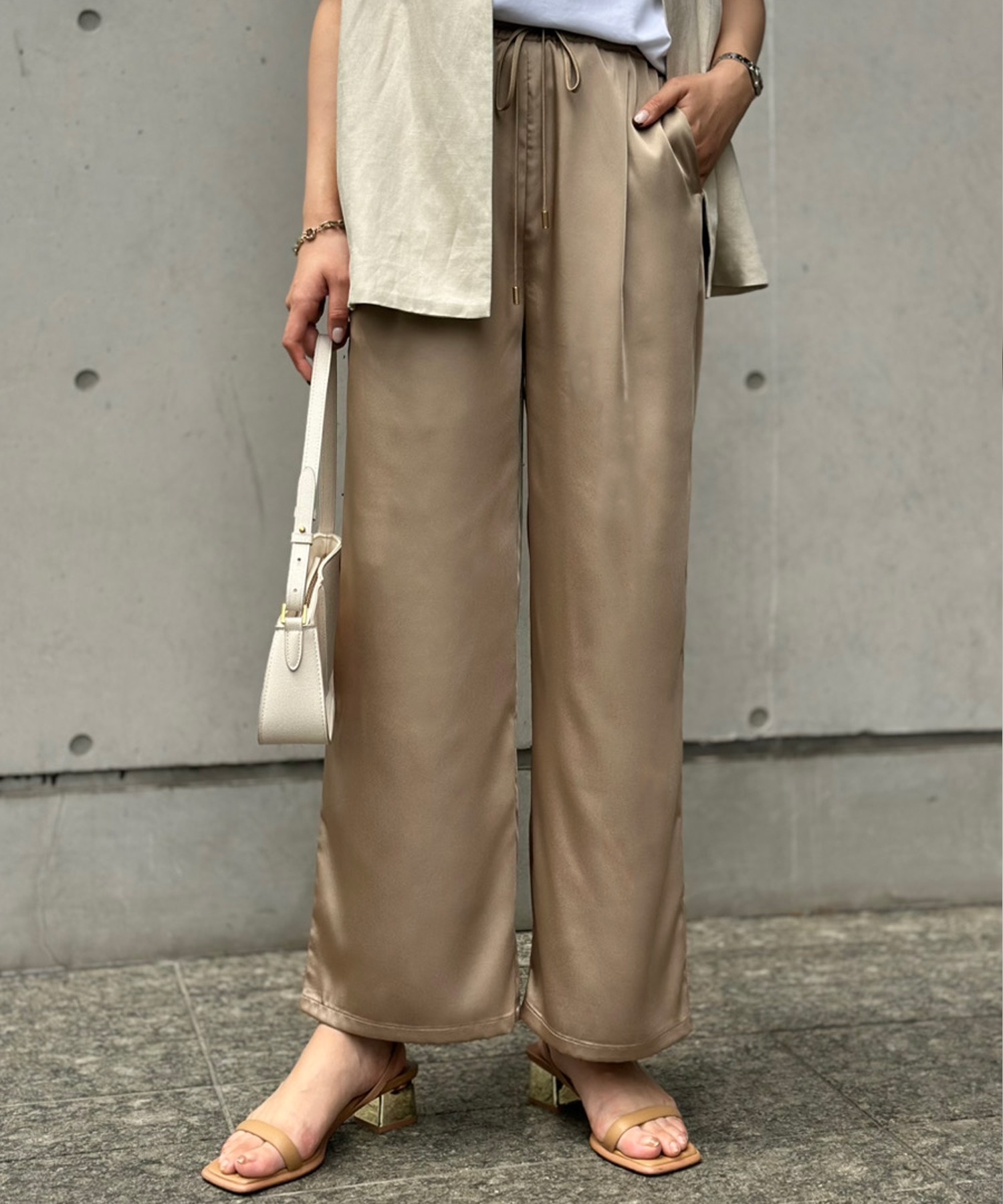 ストレッチサテンタックワイドイージーパンツ Emma Taylor│STYLEDOOR