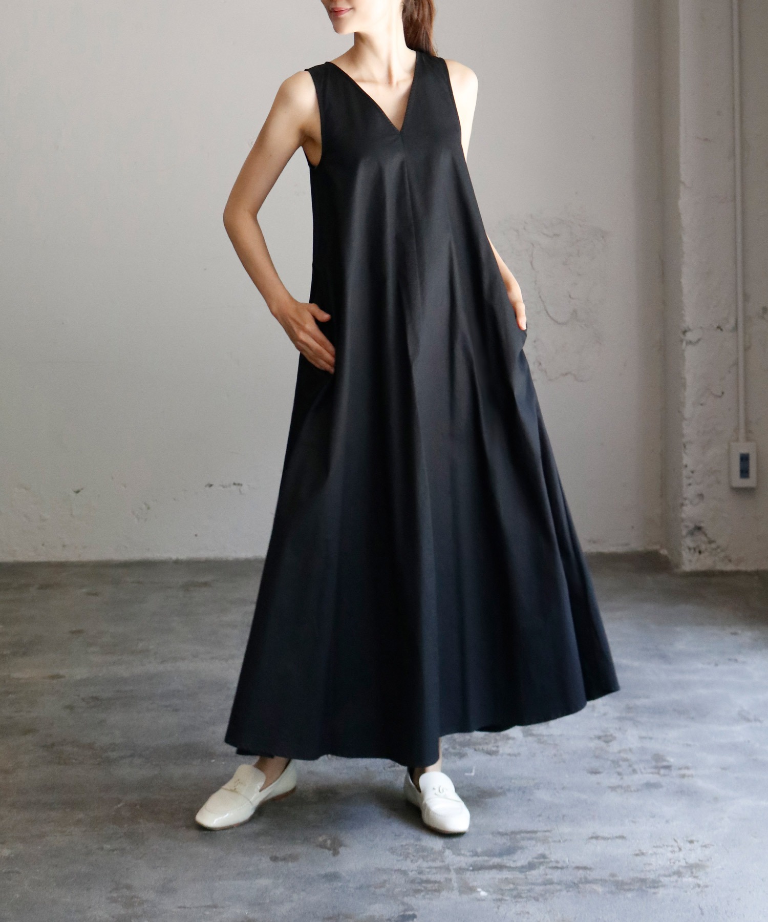 コットンvネックノースリーブロングワンピース