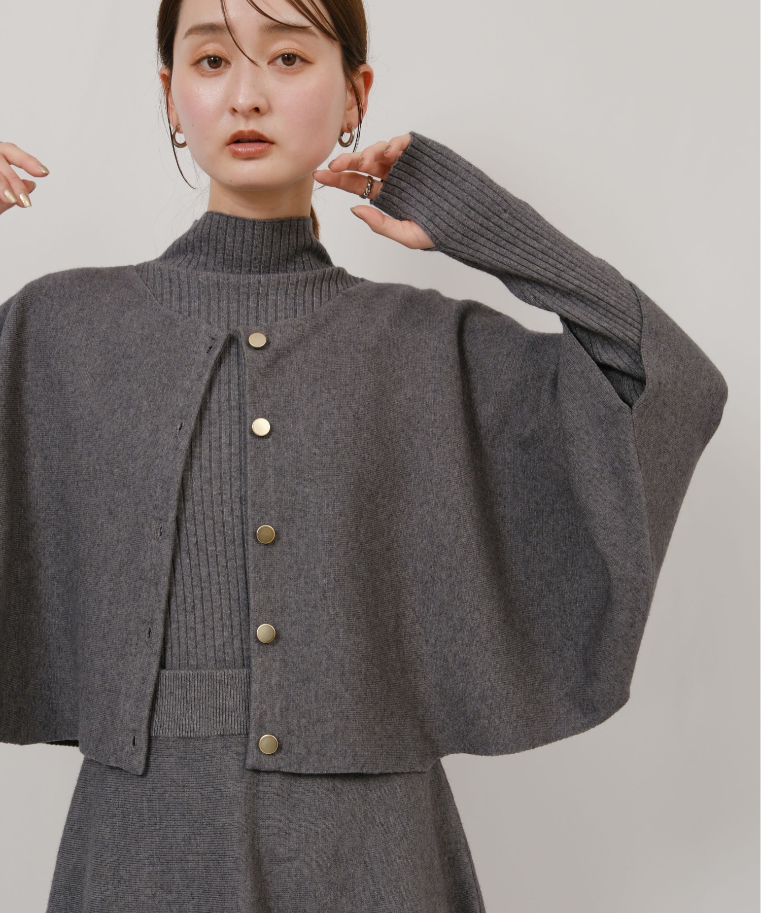 【美品】Reneルネ　グレー ニットケープコート リボン 美品】Reneルネ グレー ニットケープコート リボン