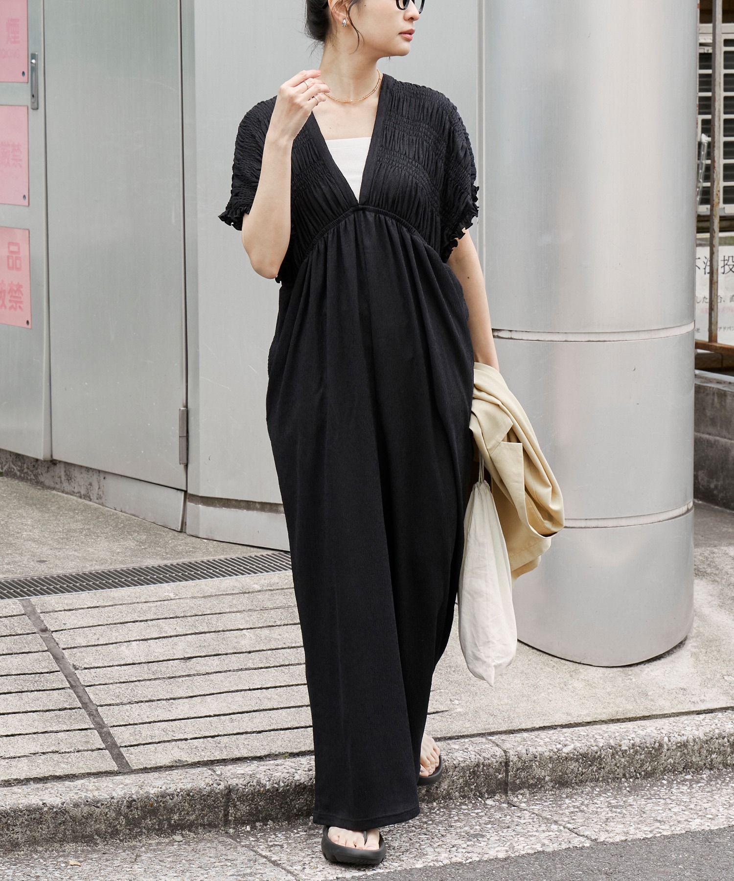 seventenbymihokawahitoフリル付きブラックオールインワンM AIRY DAYシリーズ】シャーリング フリル カット楊柳 オールインワン