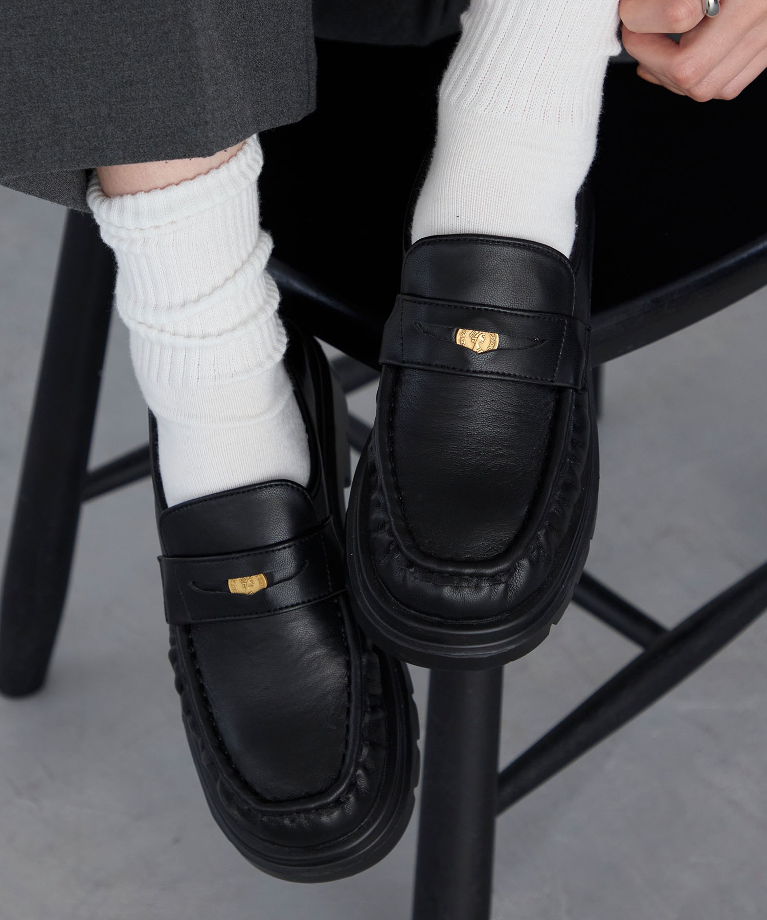 トラックソールスクエアトゥ ギャザーコインローファー | シューズ ローファー / レディース / ブラック / S