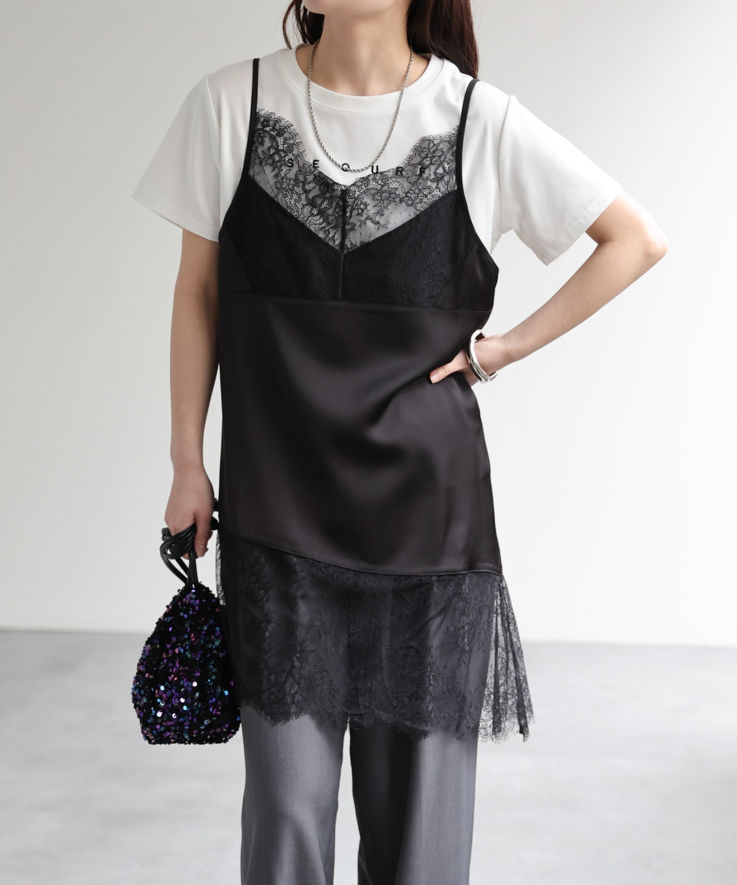 model：156cm 着用サイズ：FREE
※裾がアシンメトリーデザインです。