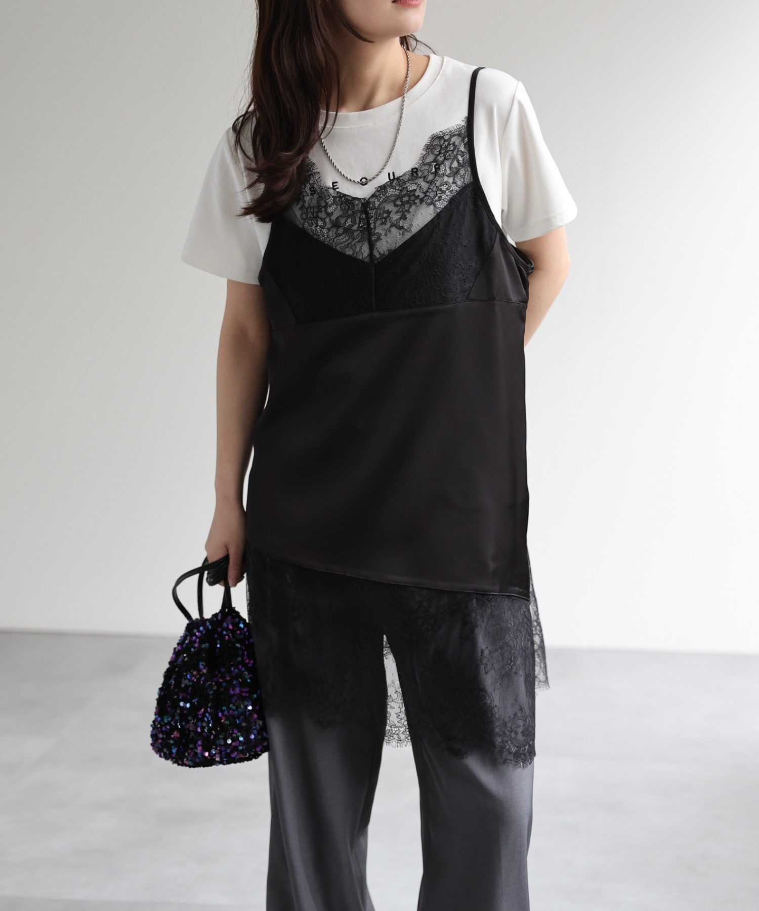 model：156cm 着用サイズ：FREE
※裾がアシンメトリーデザインです。