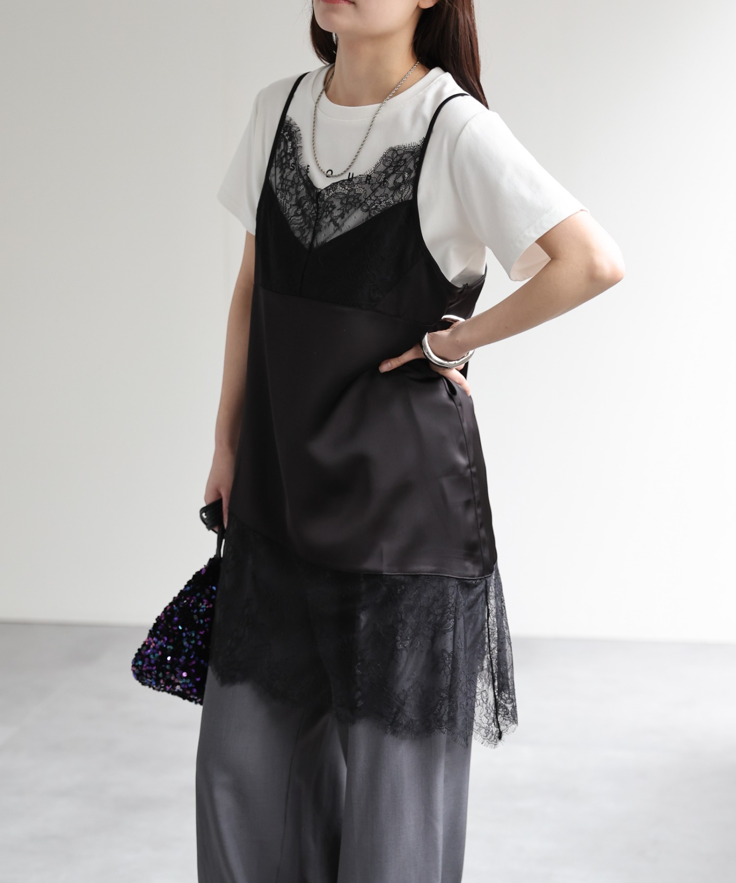 model：156cm 着用サイズ：FREE
※裾がアシンメトリーデザインです。