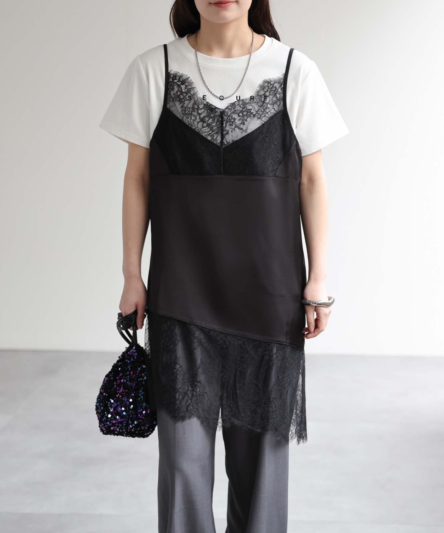 model：156cm 着用サイズ：FREE
※裾がアシンメトリーデザインです。