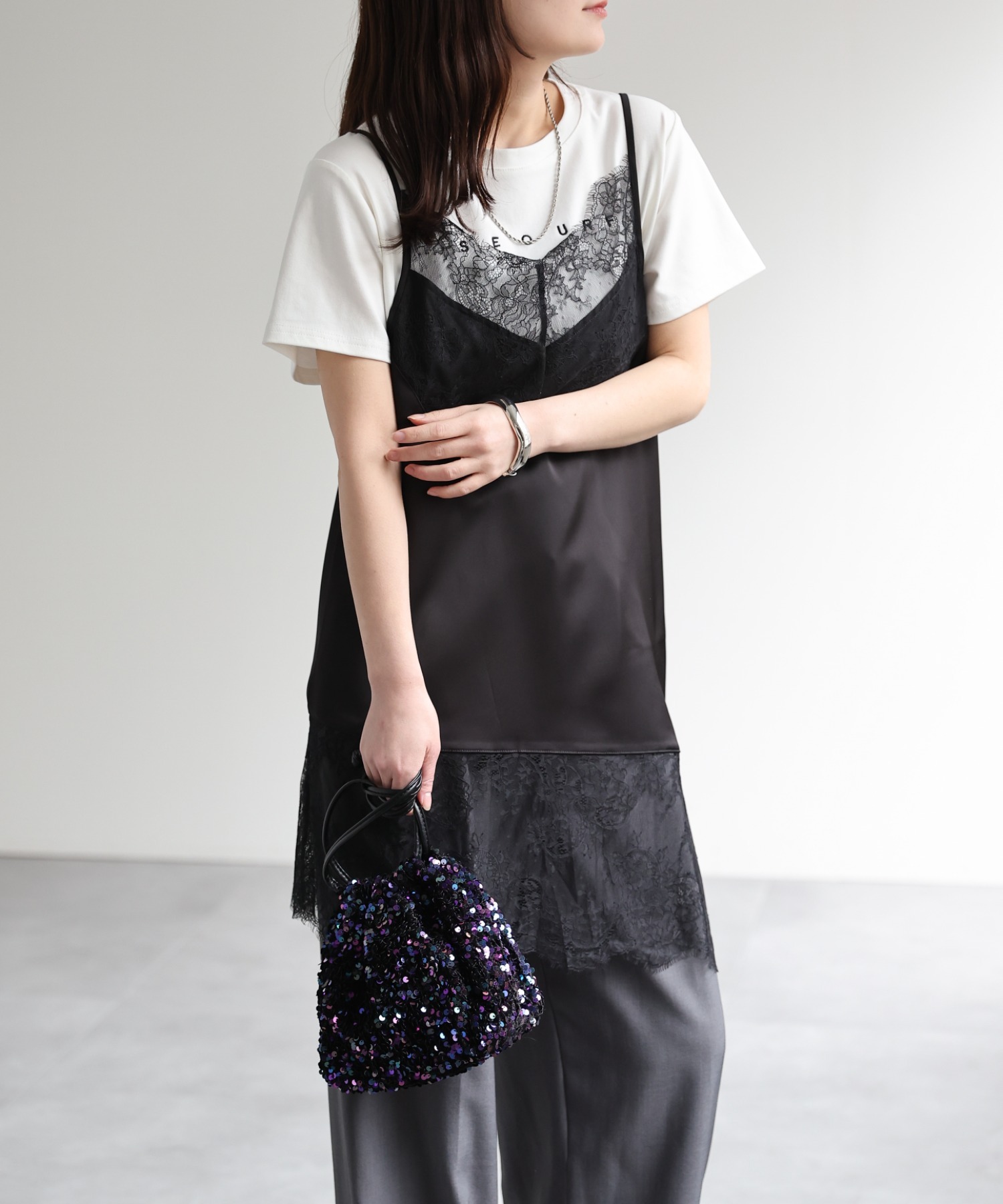 model：156cm 着用サイズ：FREE
※裾がアシンメトリーデザインです。
