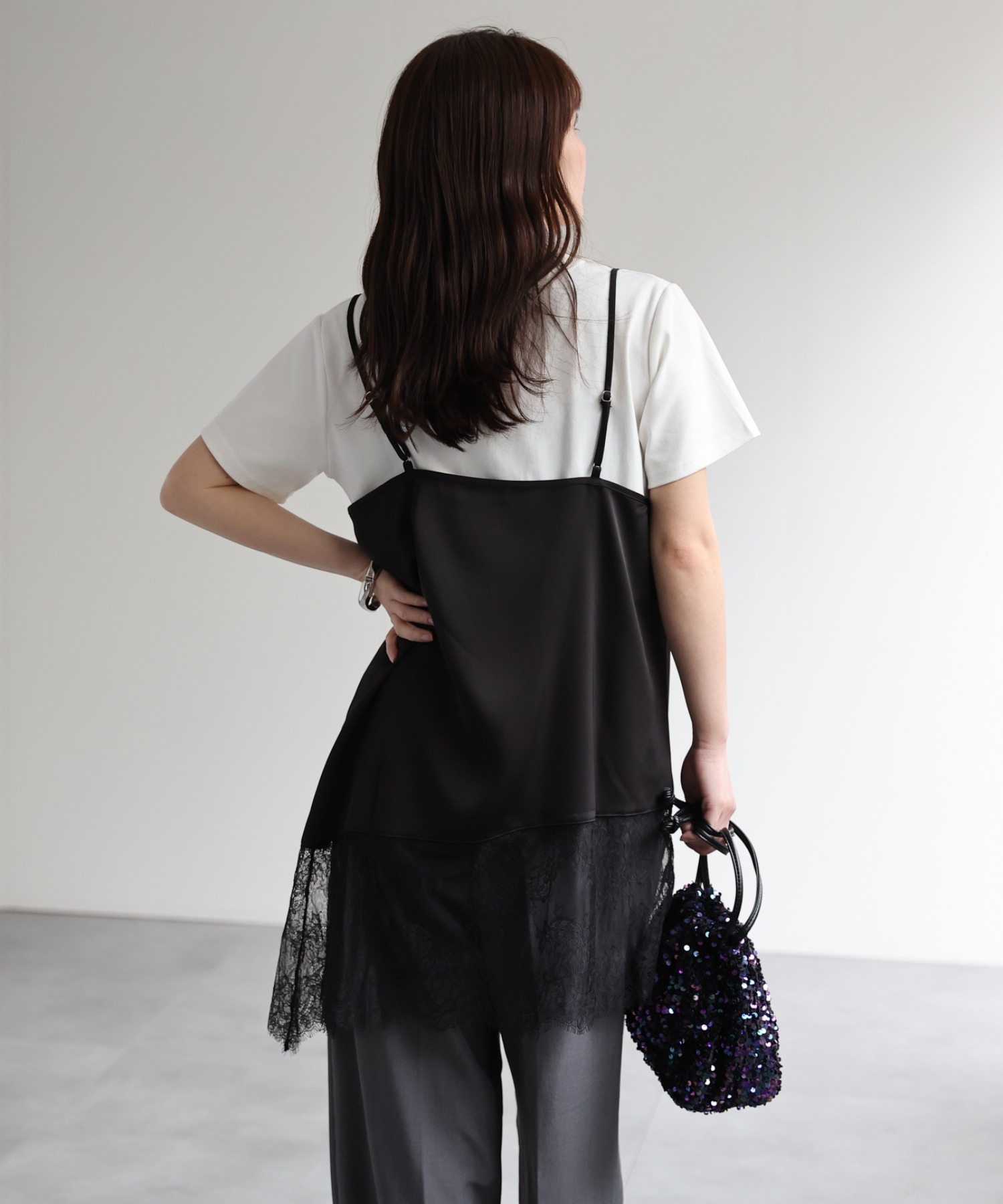 model：156cm 着用サイズ：FREE
※裾がアシンメトリーデザインです。