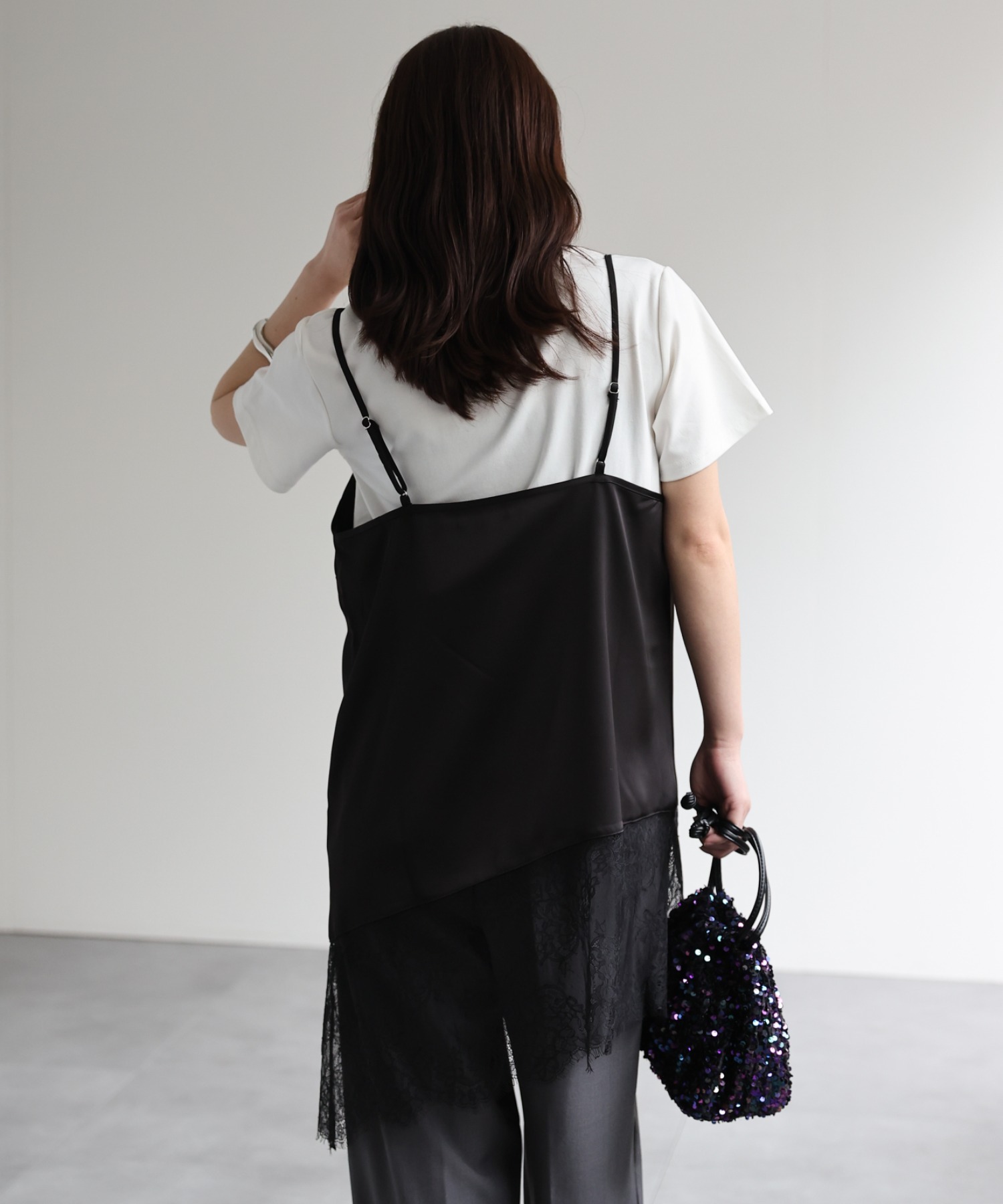 model：156cm 着用サイズ：FREE
※裾がアシンメトリーデザインです。