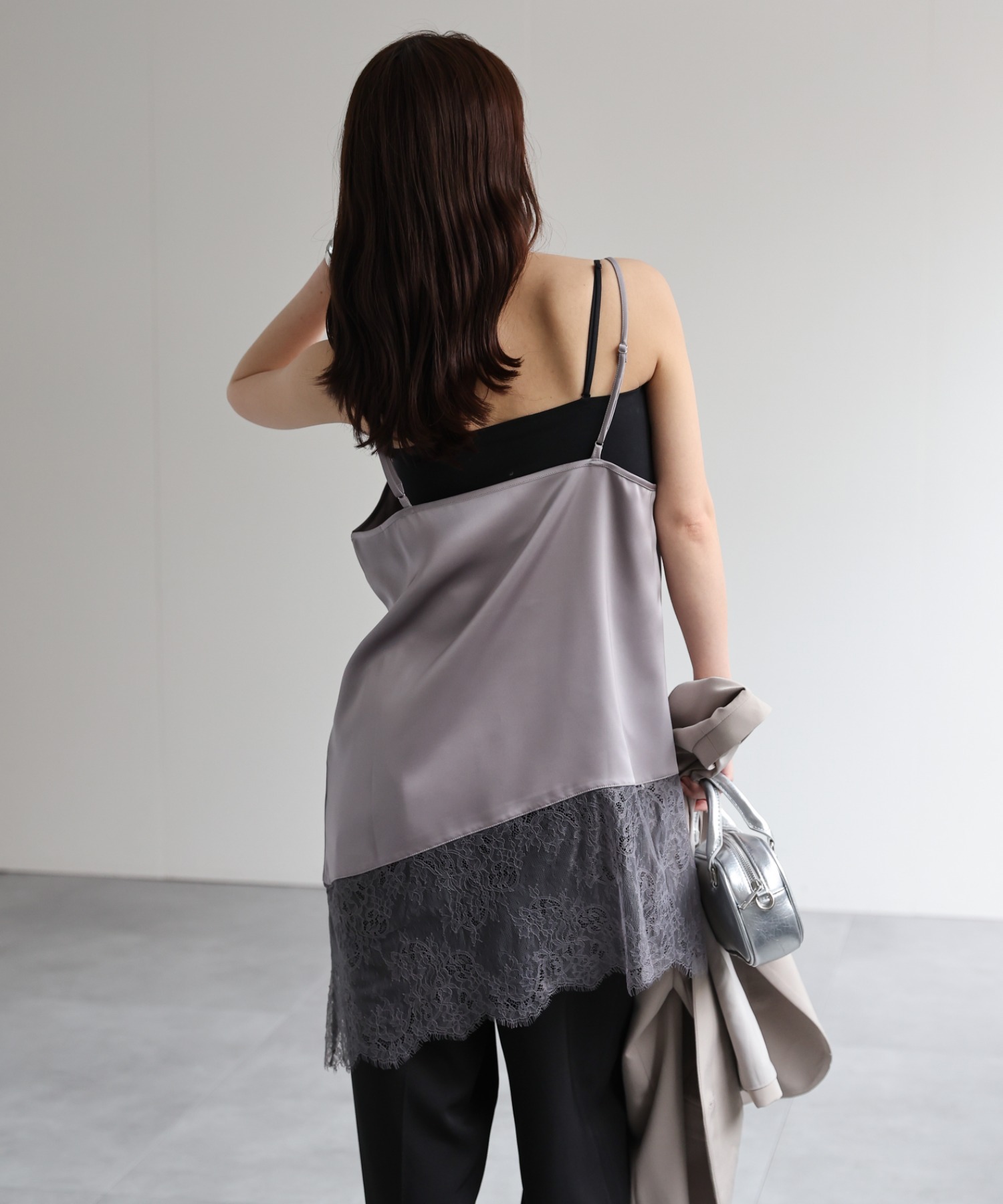 model：156cm 着用サイズ：FREE
※裾がアシンメトリーデザインです。