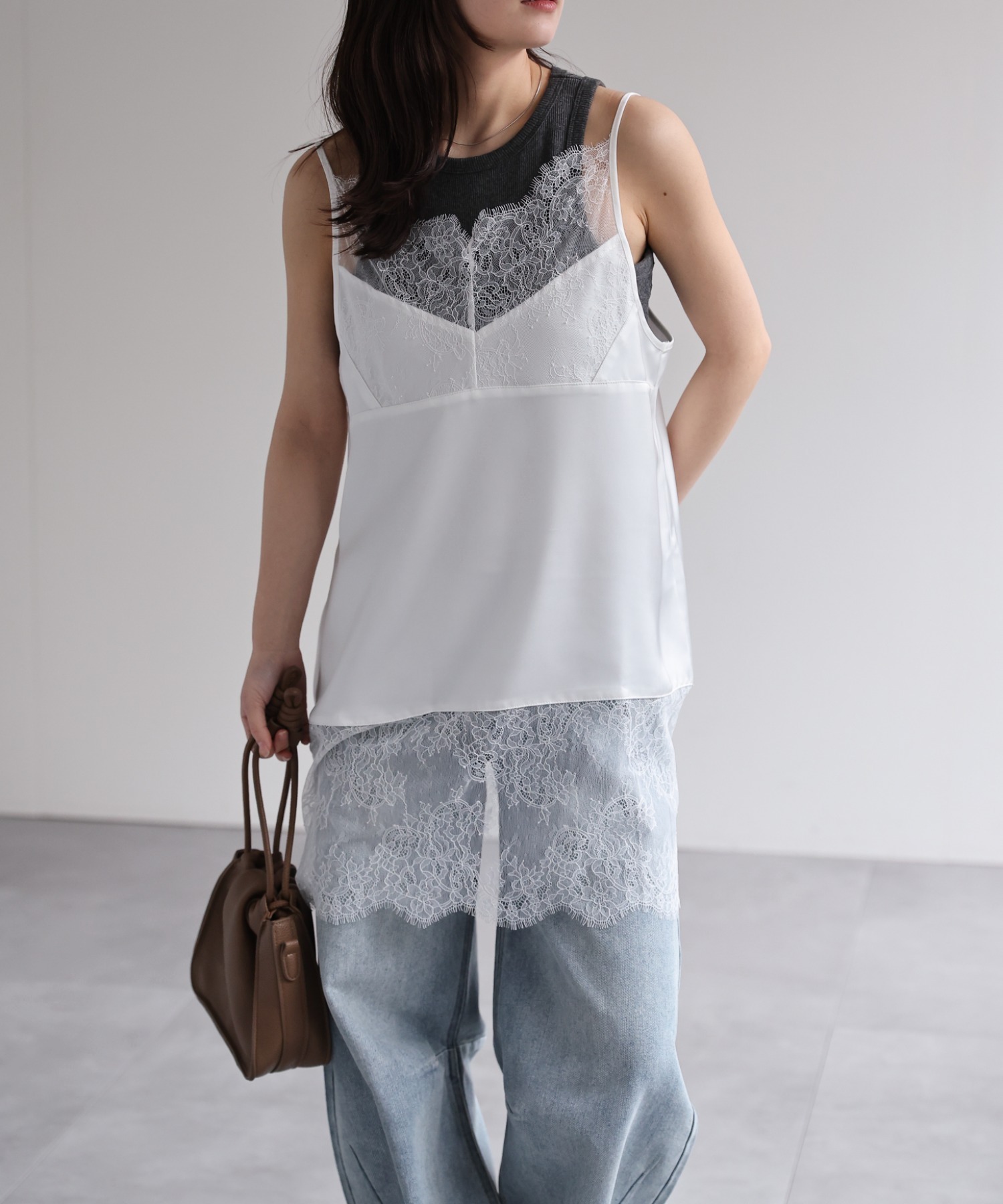 model：156cm 着用サイズ：FREE
※裾がストレートデザインです。