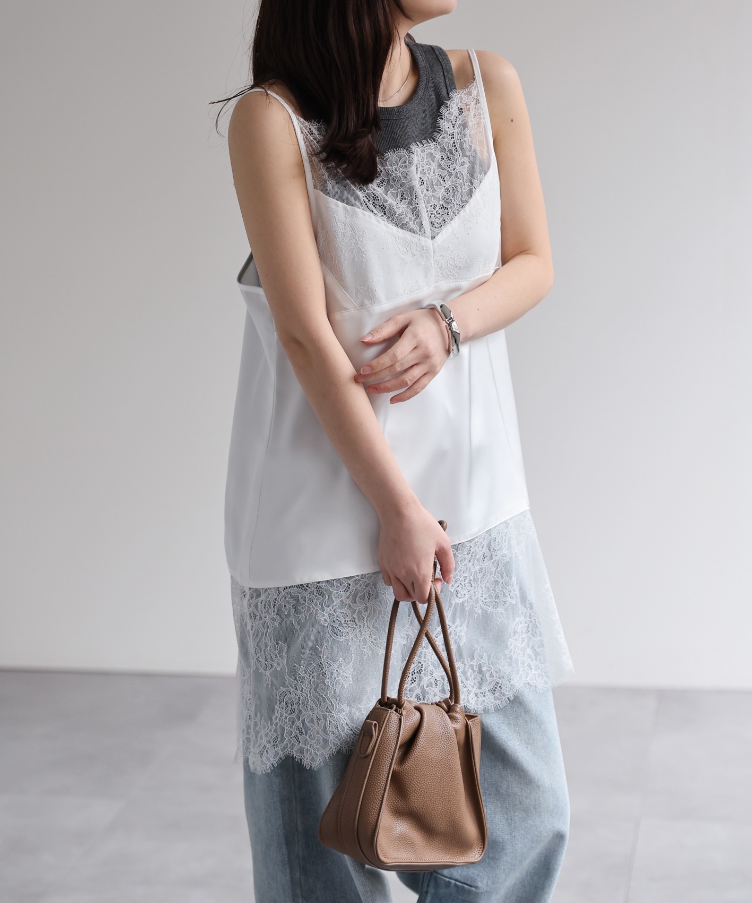 model：156cm 着用サイズ：FREE
※裾がストレートデザインです。