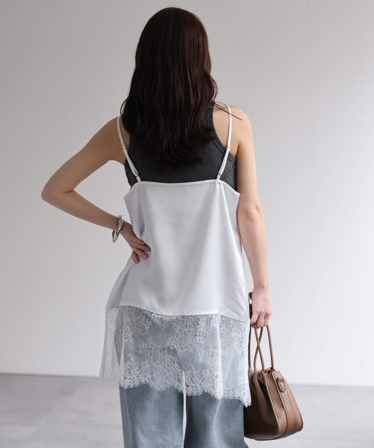 model：156cm 着用サイズ：FREE
※裾がストレートデザインです。