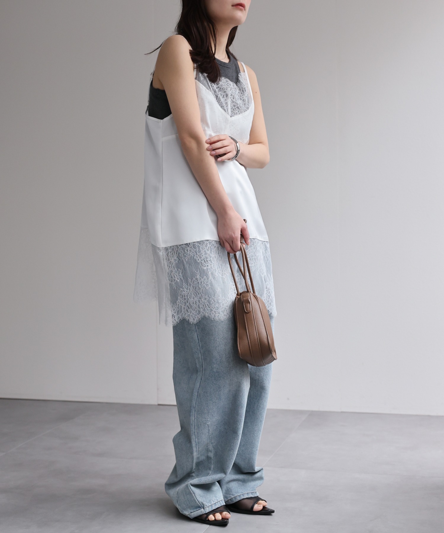 model：156cm 着用サイズ：FREE
※裾がストレートデザインです。