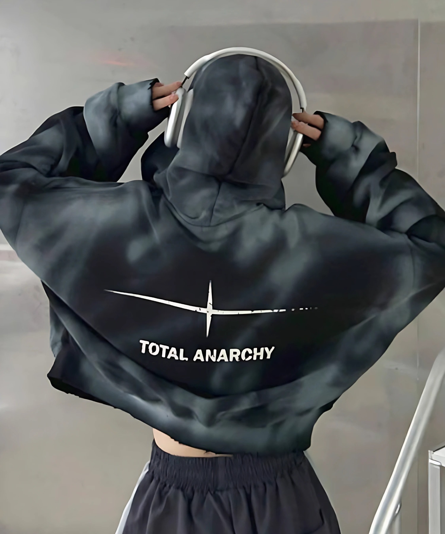 か TOTAL ANARCHY クロップドパーカー ピンク SHINE TOTAL ANARCHY ジップアップパーカー 短丈 - メルカリ