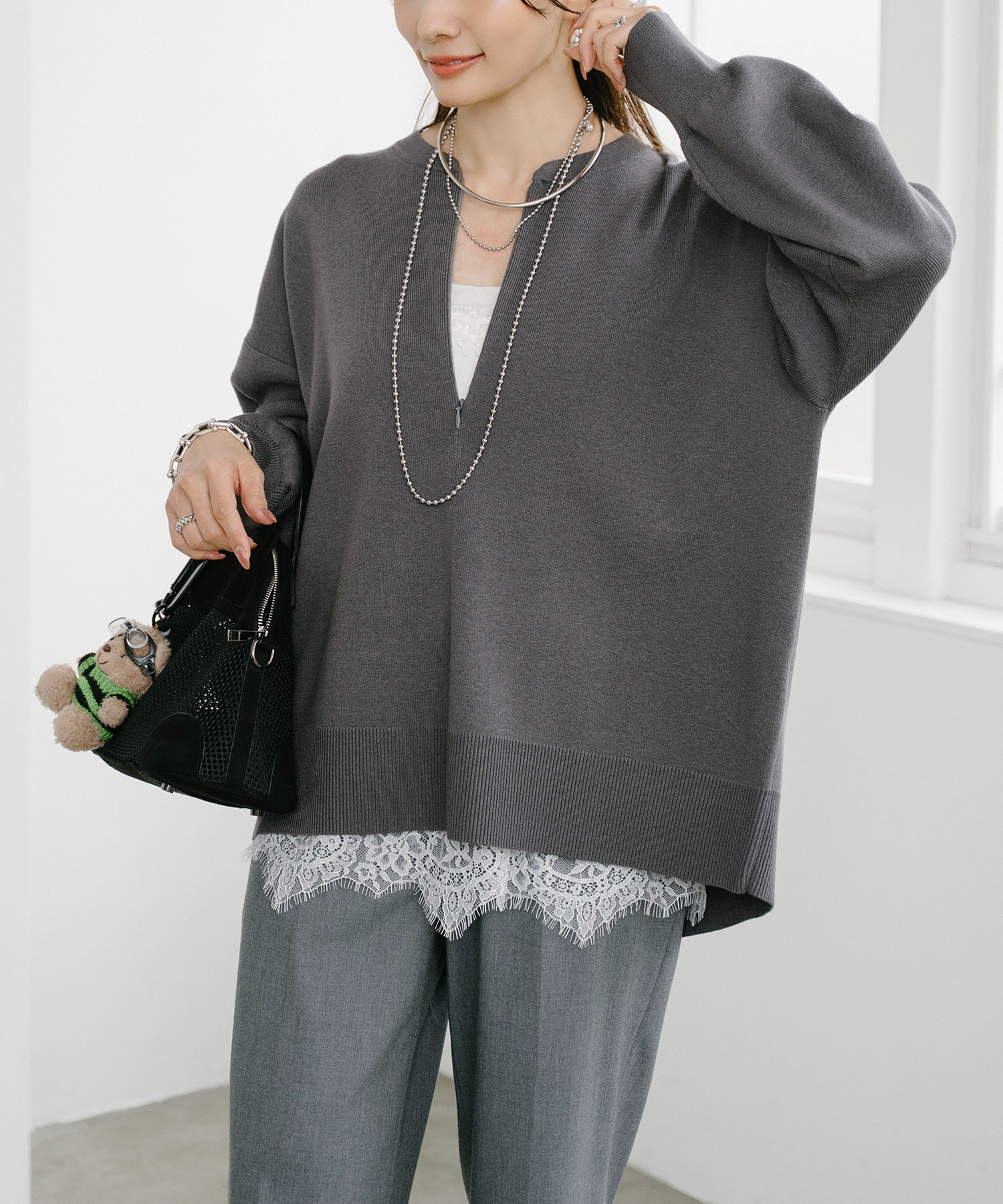 toteme ダークグレー フード付きオーバーサイズニット toteme ダークグレー フード付きオーバーサイズニット 210.jpg