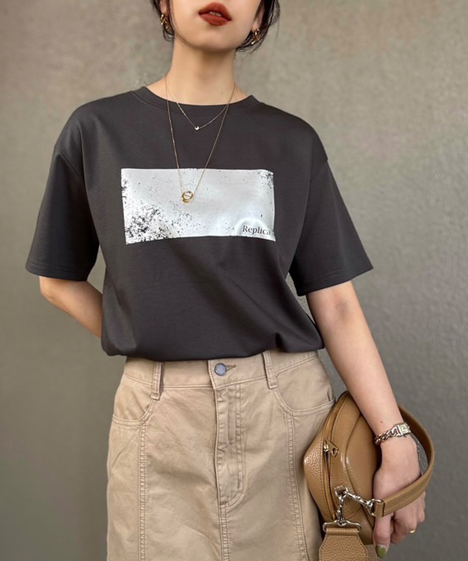 新色追加！】大人ロゴプリントTシャツ Emma Taylor│STYLEDOOR