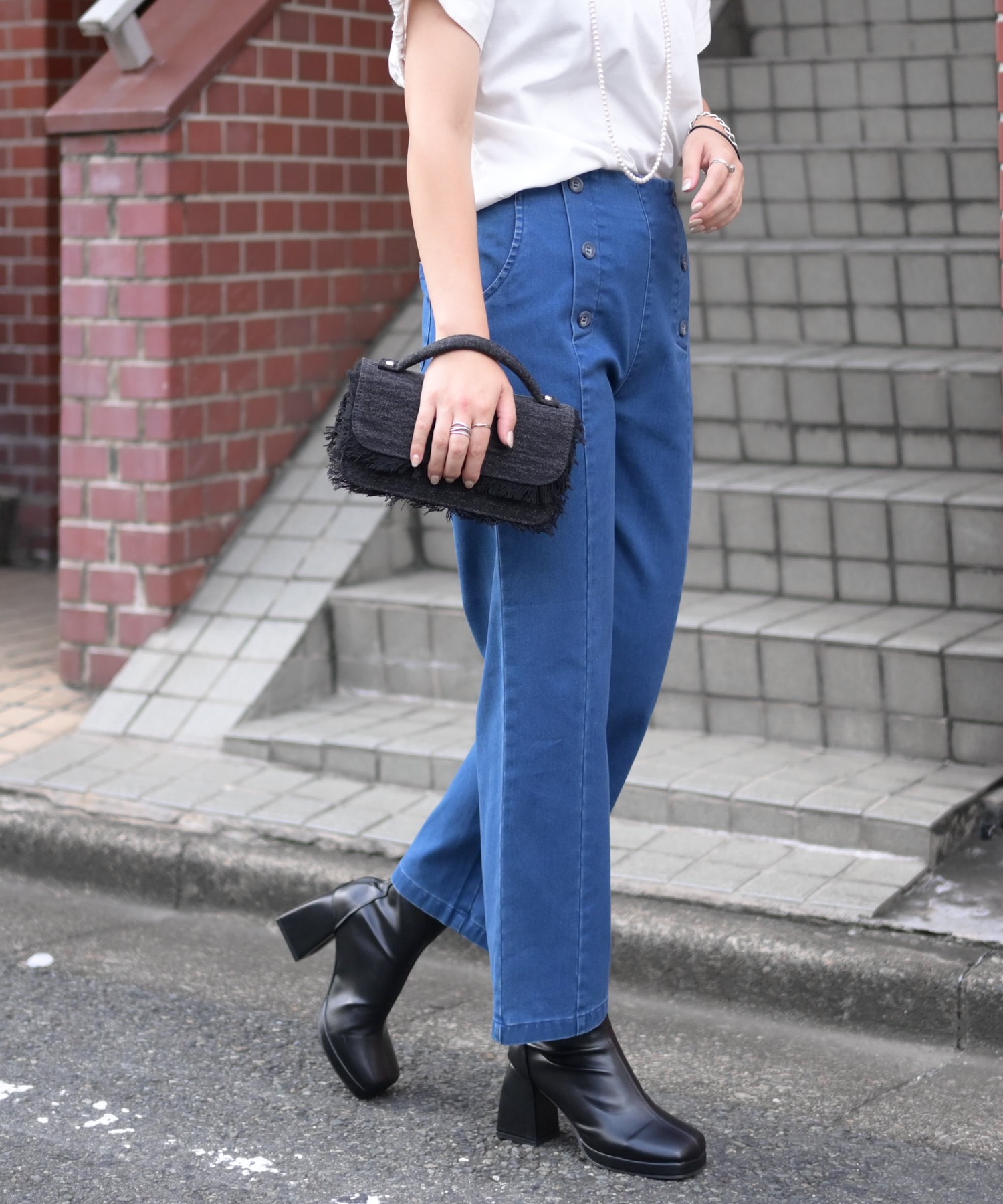 ブルー