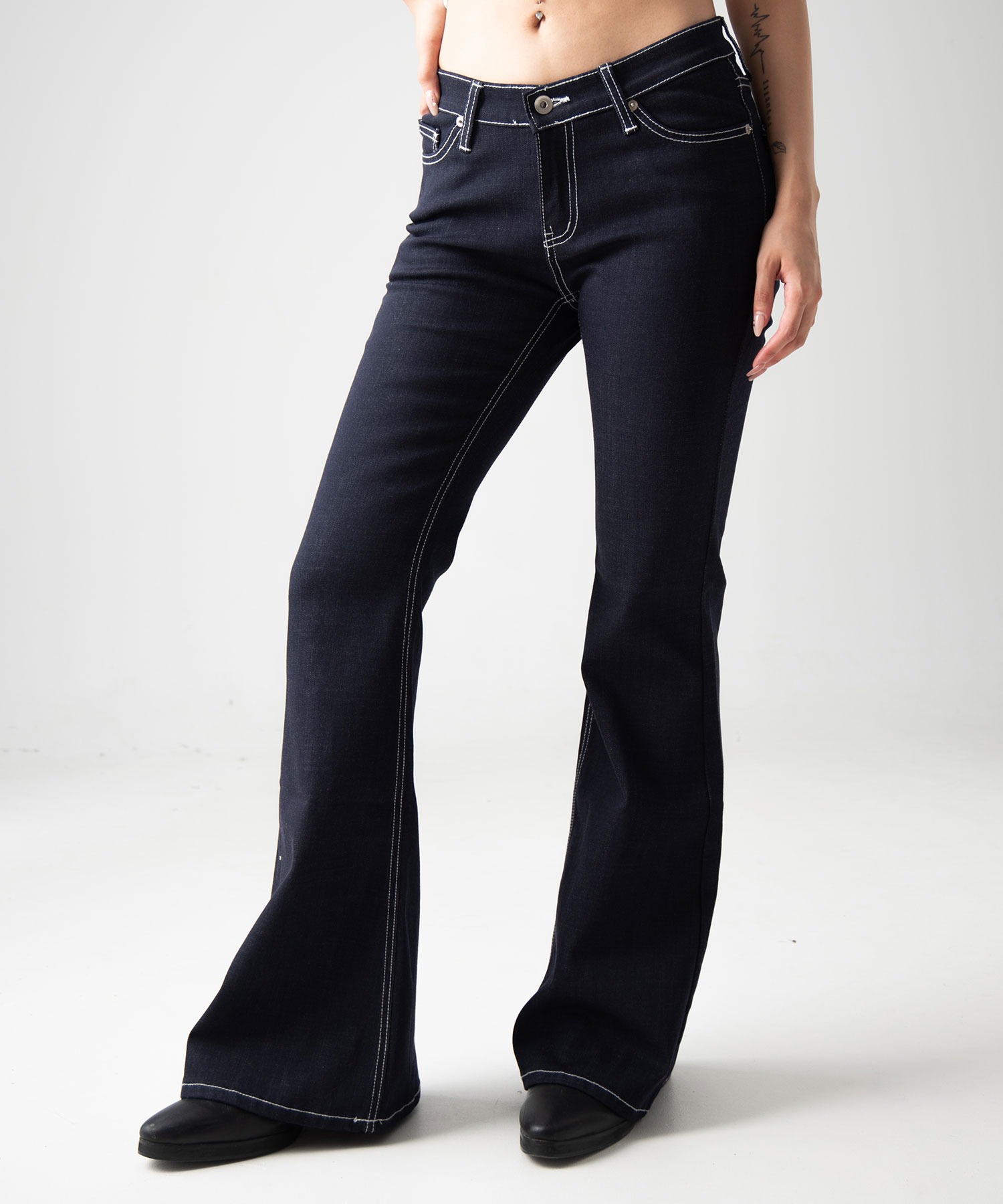 A'GEM/9 × .kom 『.KOM/ドットケーオーエム』 フレアデニムパンツ .KOM