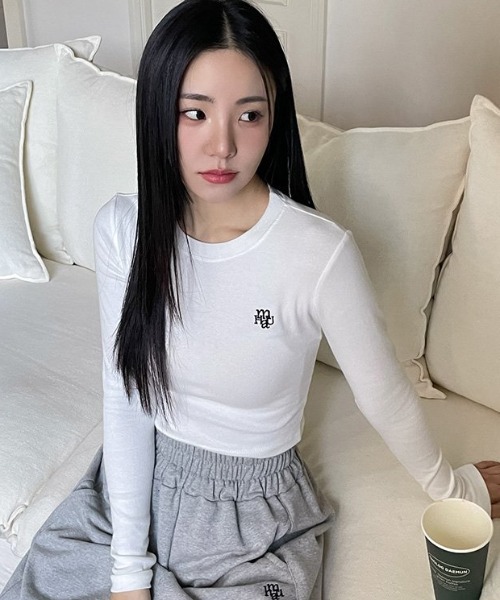 今年人気のブランド品や muah/ムーアムーア』 『muah .kom × A'GEM/9 LOGO CROP STITCH アイドル