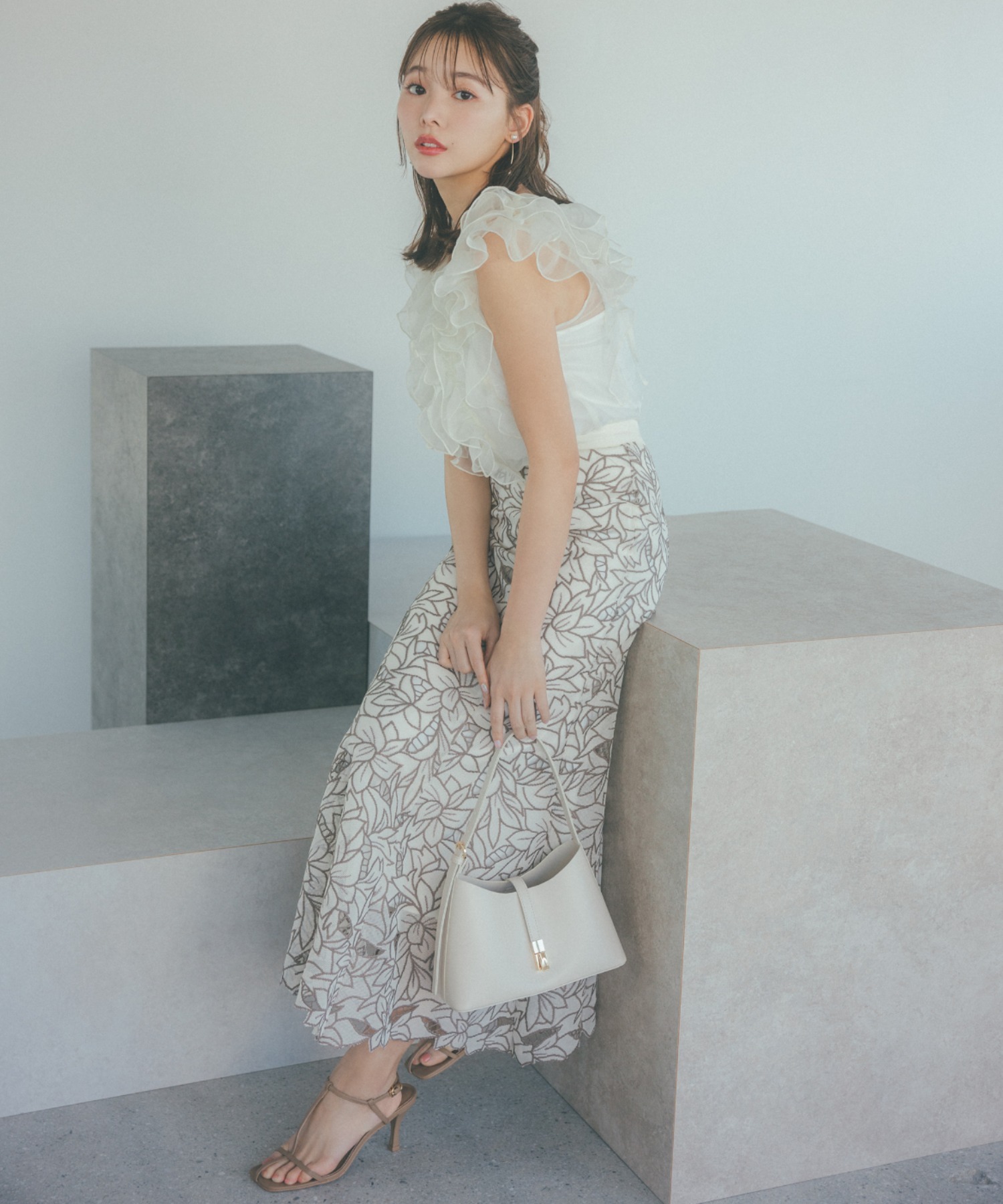 カットワークセミフレアスカート